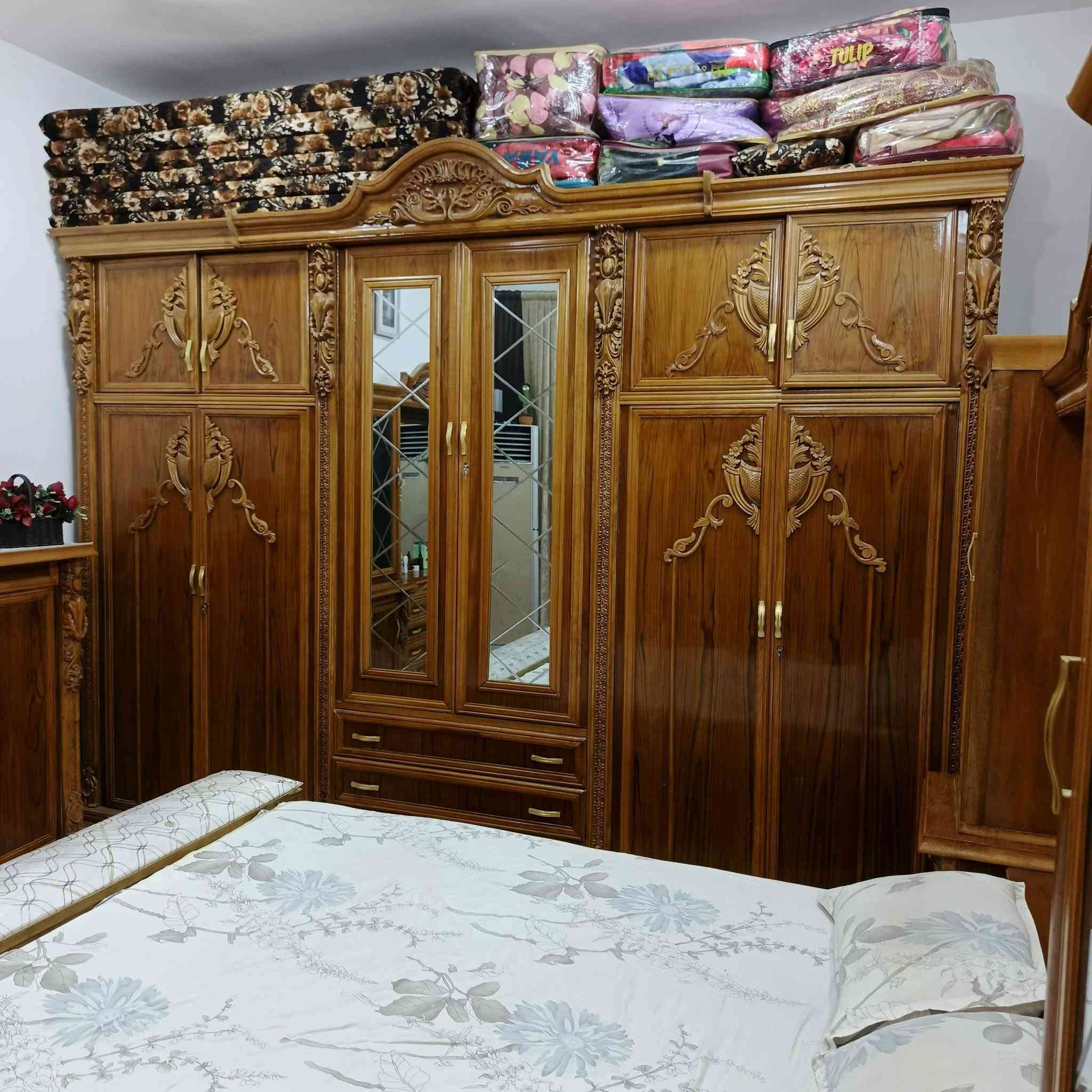 السلام عليكم اثاث  مستخدم لل ب ي ع المكان  الطارميه حي الفارس شارع السكلات خلف معارض حجي وليد  السيارات قرب جامع الصديق  للاستفسار خاص او ع رقم الهاتف***********    ؟***********
