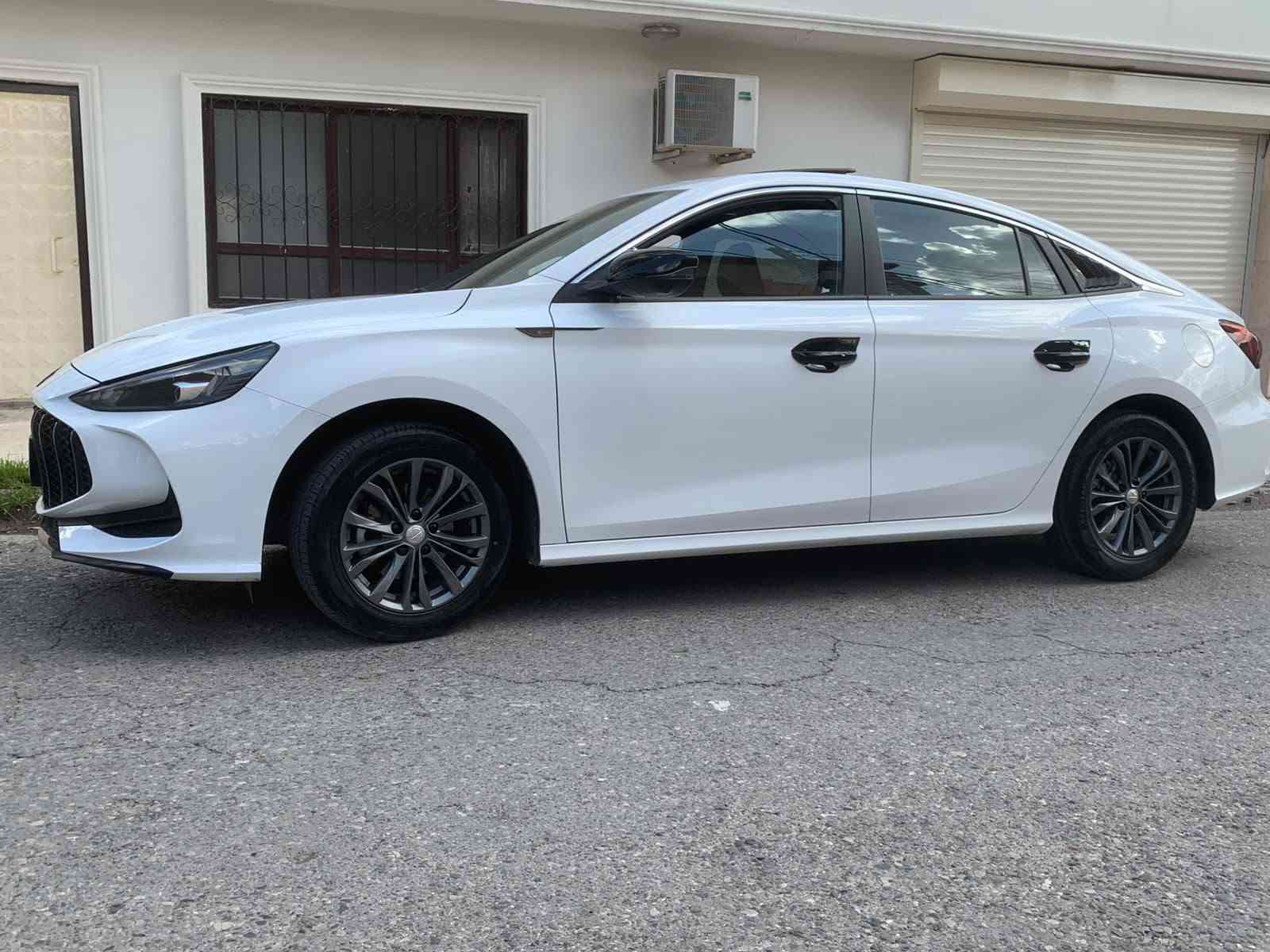 السيارة جاهزة و نضيفه ما بيهة أي عيوب غرامات ٤٠ الف
للتواصل *********** دهوك, العراق

