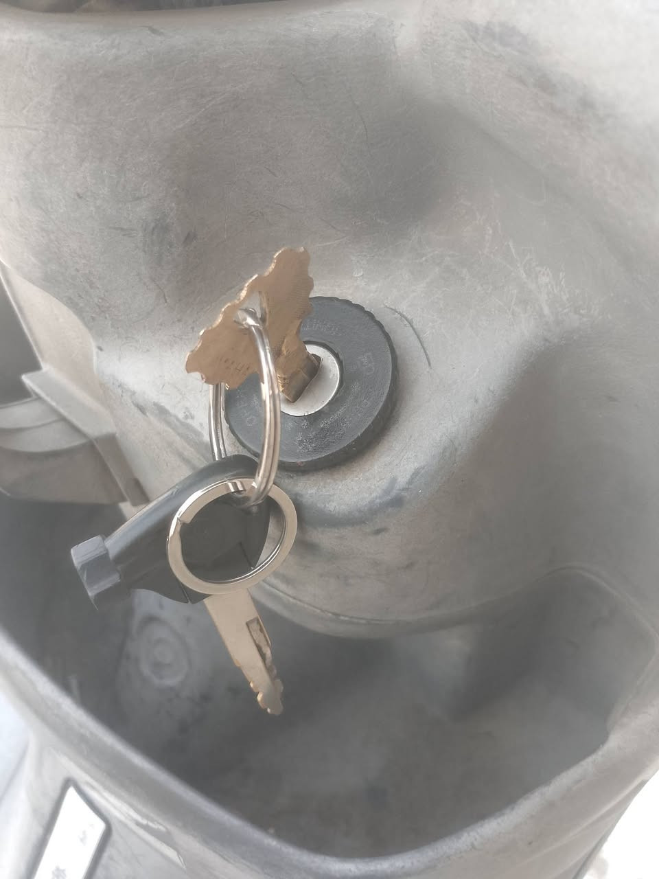 سلام عليكم بيجي للبيع مامفتوحه الدراجه جديده كلش كهرباياته شغاله لايت بك لايت اشاير جاهزه مكان سماوه ***********
السعر 325وبيه مجال
