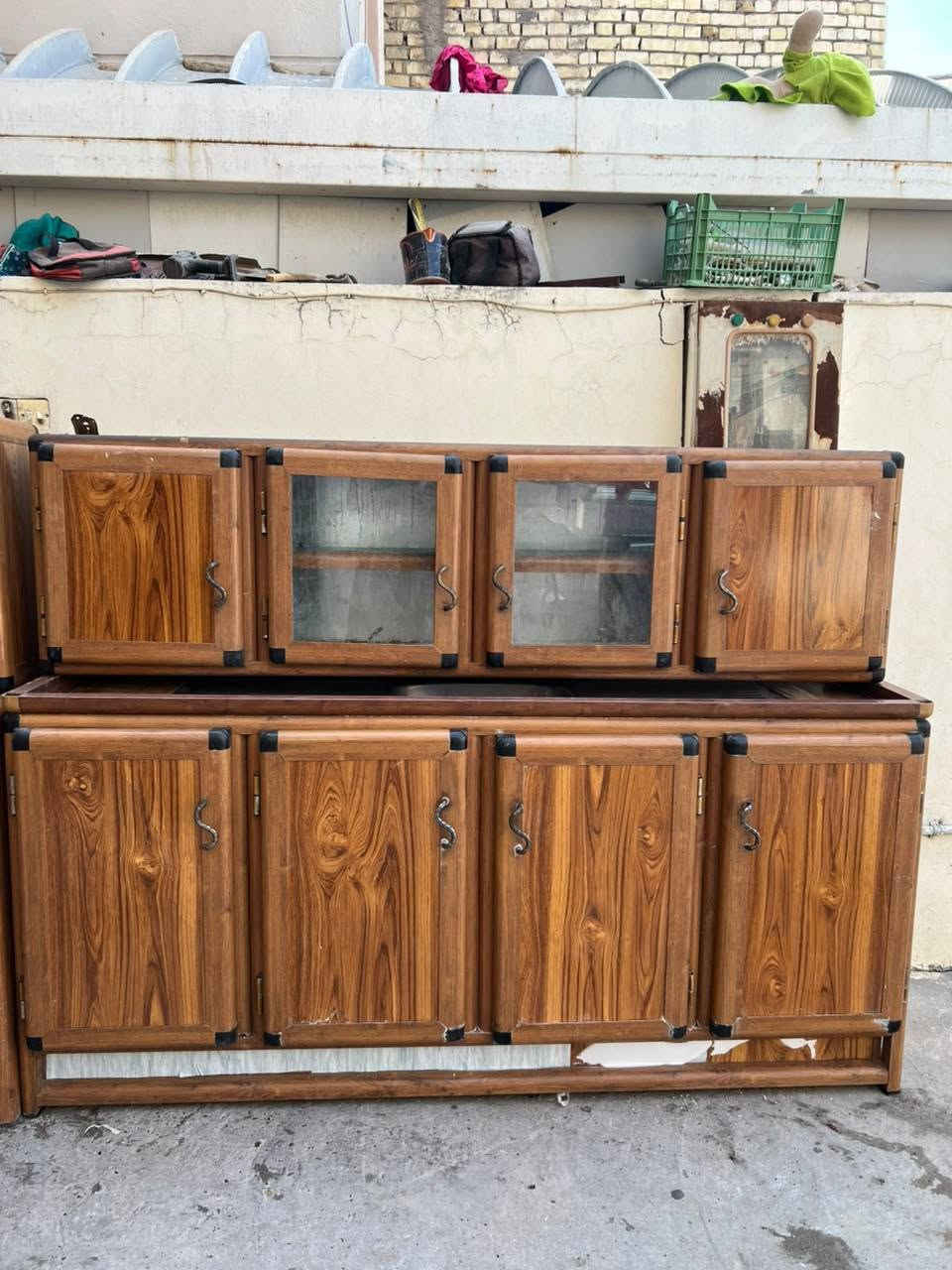 سلام عليكم كاونتر البيع واحد متر ونص صطحي والثاني مترتين سنكي كامل خوات نضافه 90 السعر 
350 وبيهن مجال مكاني نجف شارع الخيمه الشراي بي خير ويدلل الستفسار ***********
