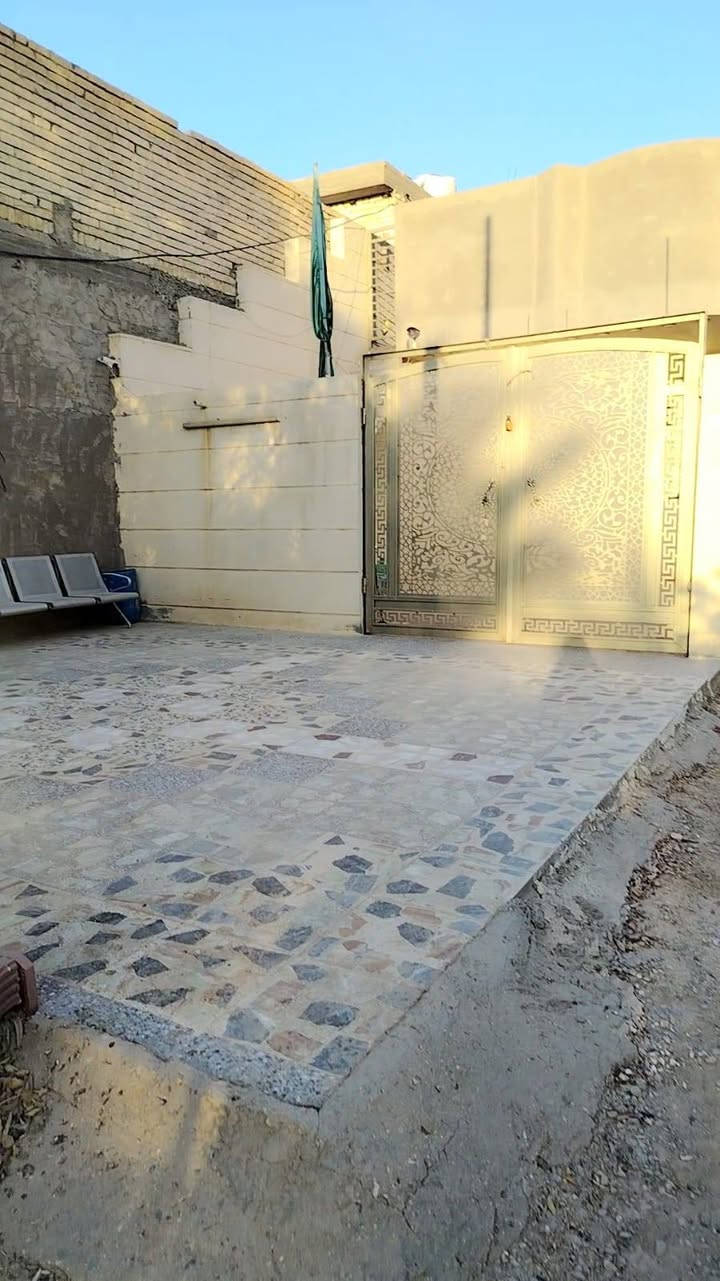 السلام عليكم  بيت لل بيع موقعه جسر الفرنسي 
اكثر من نص دونم ١٥٠٠م قبل جسر الفرنسي على يسار يم ملعب تارتار  مقابل الولدايه البيت بناء جديد كامل من كل النواحي كهرباء ماي البيت  ١٩٠م  السعر ١٥٠ وبيه مجال على شارع العام 
(ملاحظه البيت عادي للمراوس لكن فقط داخل العبيدي) 
 صاحب البيت  الحاج ابو زياد الرديني   
رقم صاحب البيت ***********
