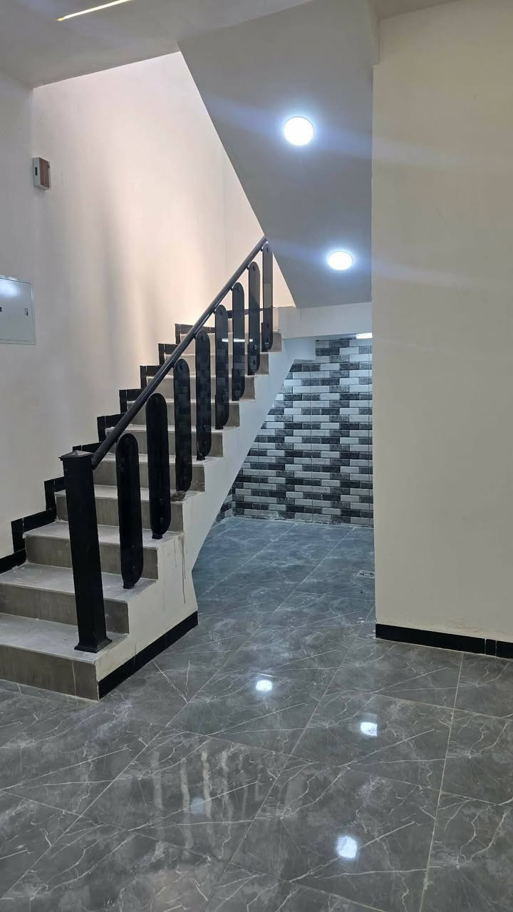 🏡  بيت للبيع_بناء حديث
الديوانية / مجمع حيدر ابن حجي هندي حولي الجامعة اول بيت بالمجمع
🔸طابو زراعي سند 25  . 
المساحة 200م² – طابق واحد
🔹 2 غرفه نوم + استقبال + صالة
🔹 3 صحيات
🔹 مطبخ 
🔹 كراج سيارة 
🔹 المجمع كامل الخدمات ماء مجاري تبليط انارة ليلية
🔸 . 
📞 للاستفسار: مراسلة الصفحة،
 او الاتصال على *********** واتساب مراجعه

نص مكتوب في الصور:
- ***********