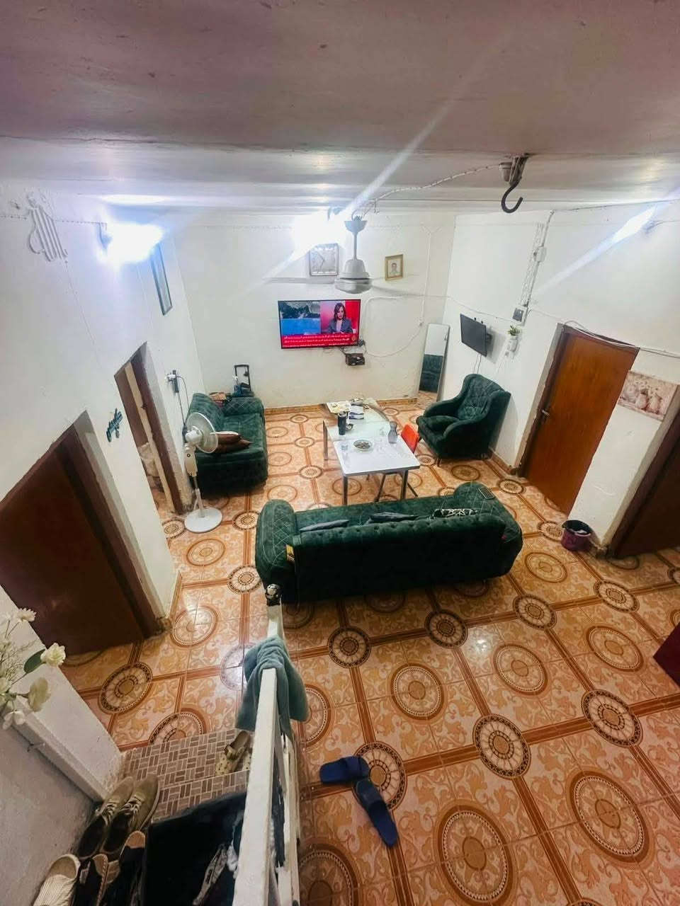 مستعجل بيت للبيع بحي الحكيم نزلت بني تميم قريب عالمدرسه /200 متر  عكاده يحتوي على غرفتين نوم وهول واستقبال ومطبخ كبير وتواليت خارجي وداخلي للاستفسار الاتصال /***********
بالرقم/ السعر 33 مليون وبي مجال
