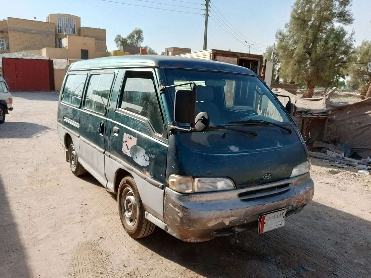 كيه هونداي للبيع جاهزه كير مكينه حداديه كهرباء كلها شغاله توها معمره ومدوشمه تخم تاير بيها سياره مال عيشه وحد يأخذها يعيش بيها كير تماتيك رقم بصره تحويل مباشر مصفره سياره سعرها 35وبيها مجال لدبوني هاذا رقم رعيها *********** واتساب موجود
