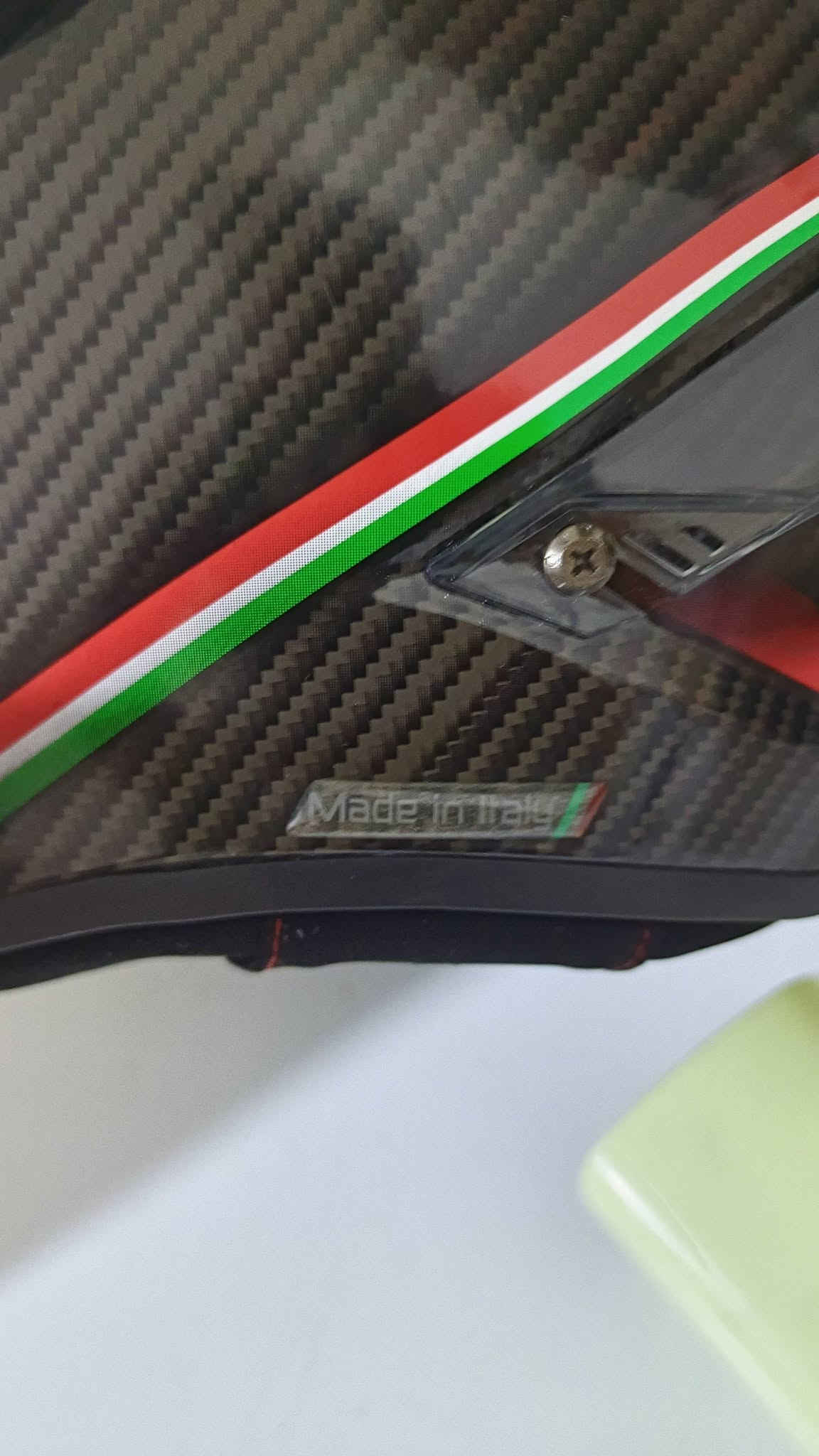 عندي هاي الخوذه كوالتي ماستر كاربون فايبر AGV Pista GP RR Carbon (Master Quality / Replica)
كلش نضيفه شكد تسوه 
***********
