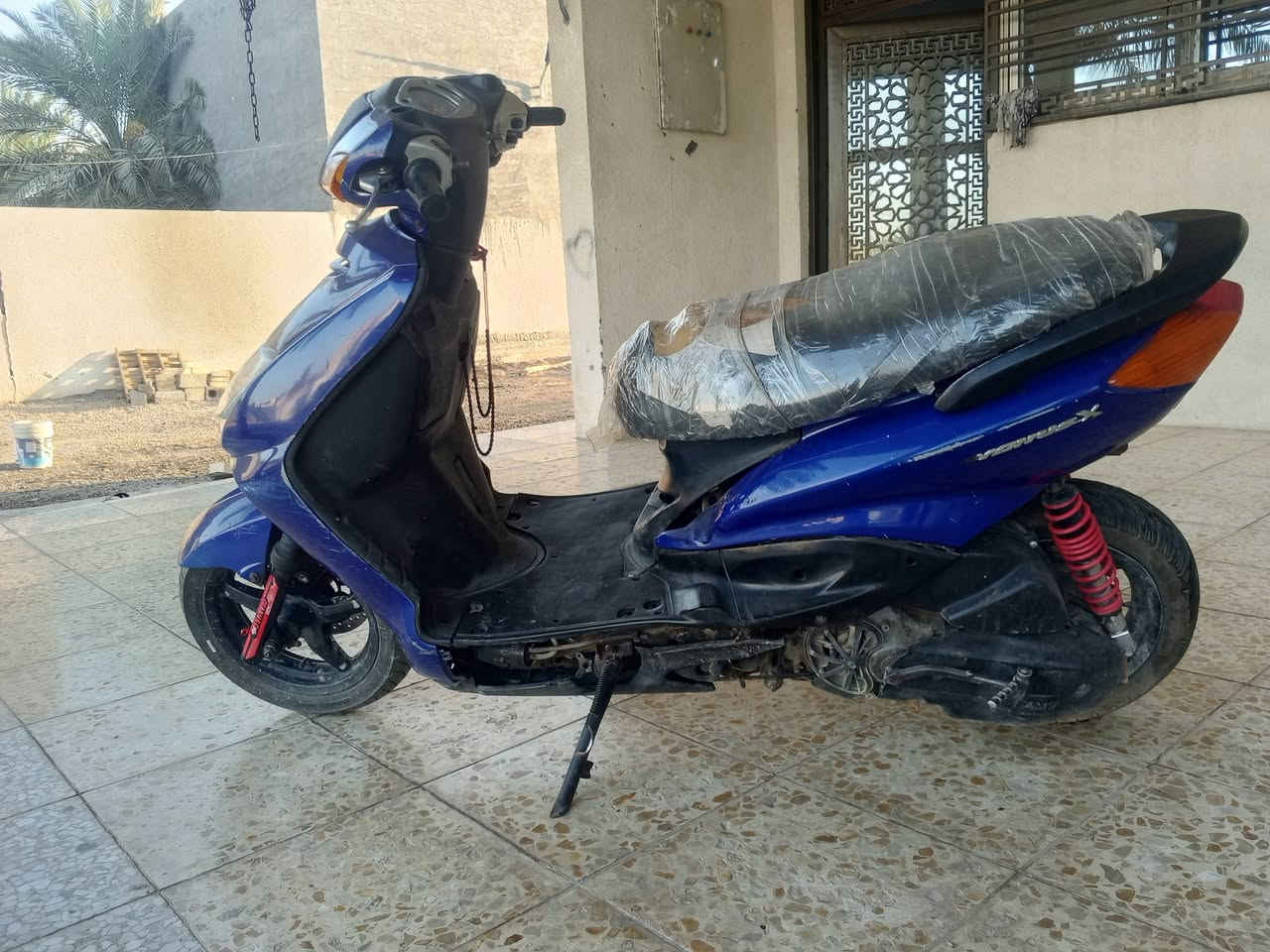 سلام عليكم دراجه سكنز نثيه نضيفه كابريتر جديد نكره سلف شلعه كهربائيات كلهه شغاله كلشي ما ناقصهه كفرات جديده محرك تجفيت جديد صوتهه ناعم صالنصه رياضي للبيع ب400 مكاني بغداد الغزاليه ***********

