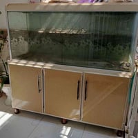 حوض اسماك معه ميز الامنيوم للبيع القياس متر أو نص الاتصال07775018883