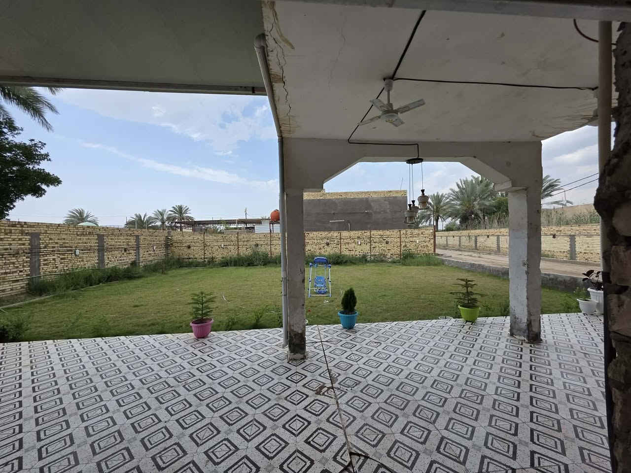 *🏡 قطعة أرض للبيع  ب - سياحي | 1200م² | قرية المزیدیة*
مع دار بيها. جاهز للسكن 

*العنوان:*  
قرية المزیدیة - قرب مرقد الإمام أحمد الحارث "عليه السلام"  
موقع مميز، هواء نظيف، وهدوء + قريب على المرقد للزوار

*المواصفات:*
- المساحة: *1200 متر مربع* 
- نوع السند: *طابو زراعي سند 25/سياحي* -تحويل مباشر 
- كهرباء وماء واصل للقطعة  

*مميزات الموقع:*
✅ قرب مرقد الإمام أحمد الحارث - مناسب جدا 
✅ منطقة هادئة جداااا  
 - للجادين فقط  

*للتواصل والاستفسار:*  
📞 اتصل/واتساب: [***********]  
أو راسل خاص
