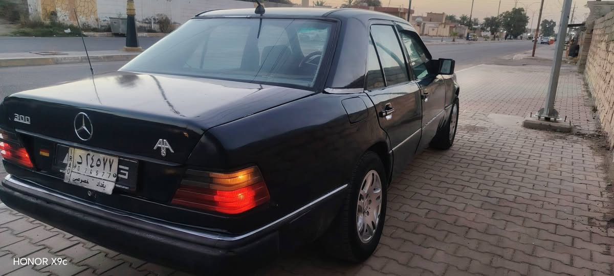 السلام عليكم السعر ٣٨ اومراوس معه بي ام ٥٢٥ لو هارتوب بطه بس نظيف مارسدس كير ومحرك بطه ٢ اونص شرط الفحص سنويه صار شهرين من نفذت مشروع وطني شرط الوكاله والتحويل لايت زنون عالي ناصي والباقي جدام العين مكانه الشرقاط الخصم ***********
