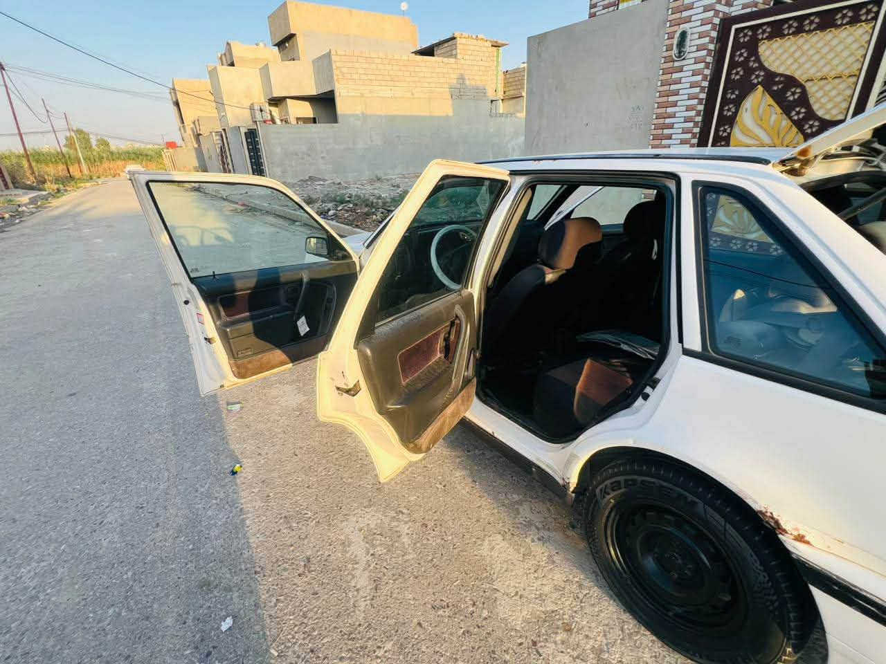 سلام عليكم فالفو 440
محرك شرط  
طخم تايه
 سياره حلوه كاعده
تبريد ينرادلو كنبريسر بس
سعرها 26 وبيها مجال 

اتصل ***********
