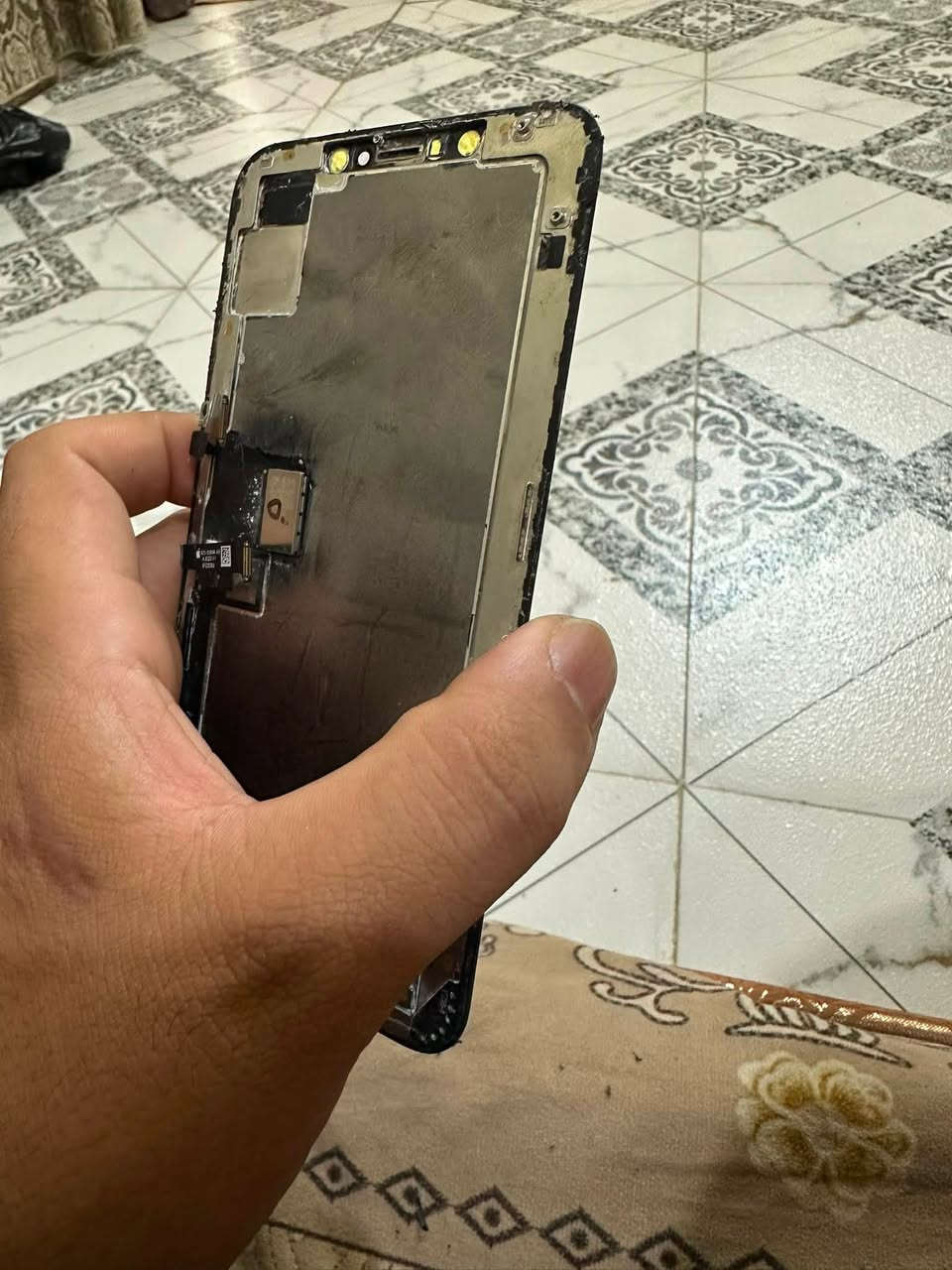 السلام عليكم اخوتي شاشه ايفون11pro max طلعتلي بلغراض بس مبينه تفصيخ وشرط اصليه قيم بليرضي لله ما فاحصهن لله شاهد مكاني بغداد ساحه عدن رقمي ***********

