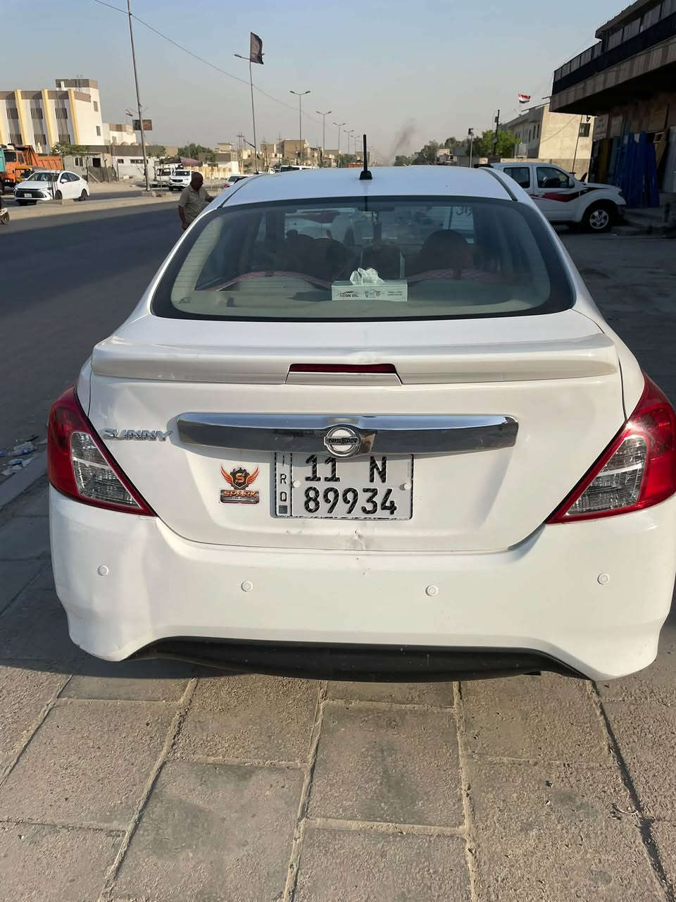 السلام عليكم  نيسان سني بليته زركه موديل  ٢٠ سياره اي نقص مابيها لاظربه ولا صبغ بيها مكان بارد  سياره باسمي  *********** مكاني البياع الشرطه الرابعه
