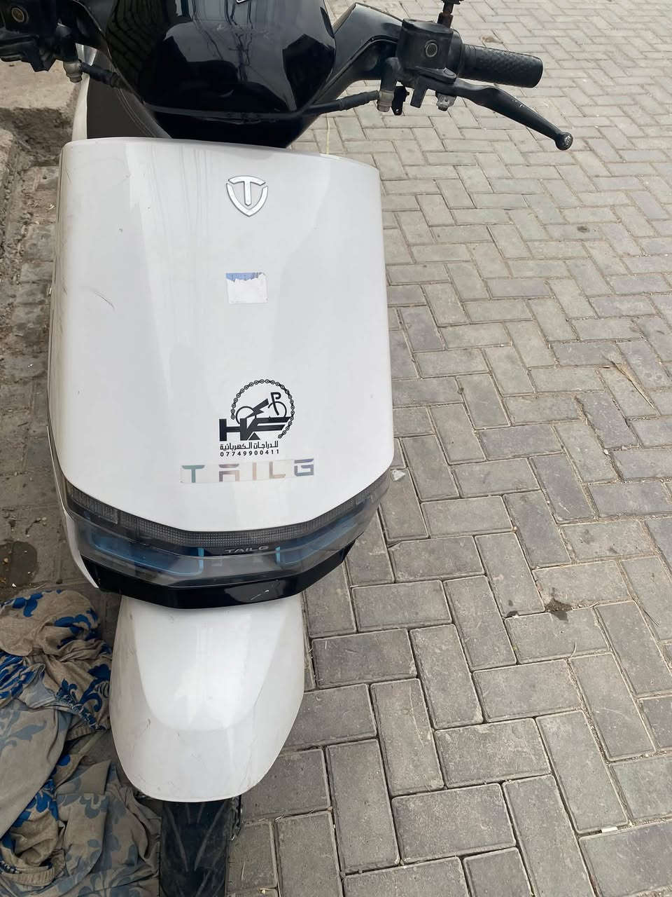 سلام عليكم

 بطاريات عدد 6 صار عشر ايام من امبدلهن

تايرات جدد 
بس بيها كسر ب الكفر الصغير صفحت الجانب الايسر

كارتات تشغيل شاشة عدد 2 و سويجات تشغيل الدراجة عدد 2 

 اشاير يمنة و يسرة و لايتات لد عالي
 نظام الرجوع للخلف R  و تحتوي على نظام الوقوف بارك P  و نظام تحديد العطل بالشاشة و هورن عالي  

 نظام ثلاث سرع
شاحنتها الاصلية وياها

السعر 590 الف دينار عراقي 

للاتصال او الاستفار اتصل على هذا الرقم ***********وموجود بي عندي واتس اب 

العنوان بغداد البلاديات
