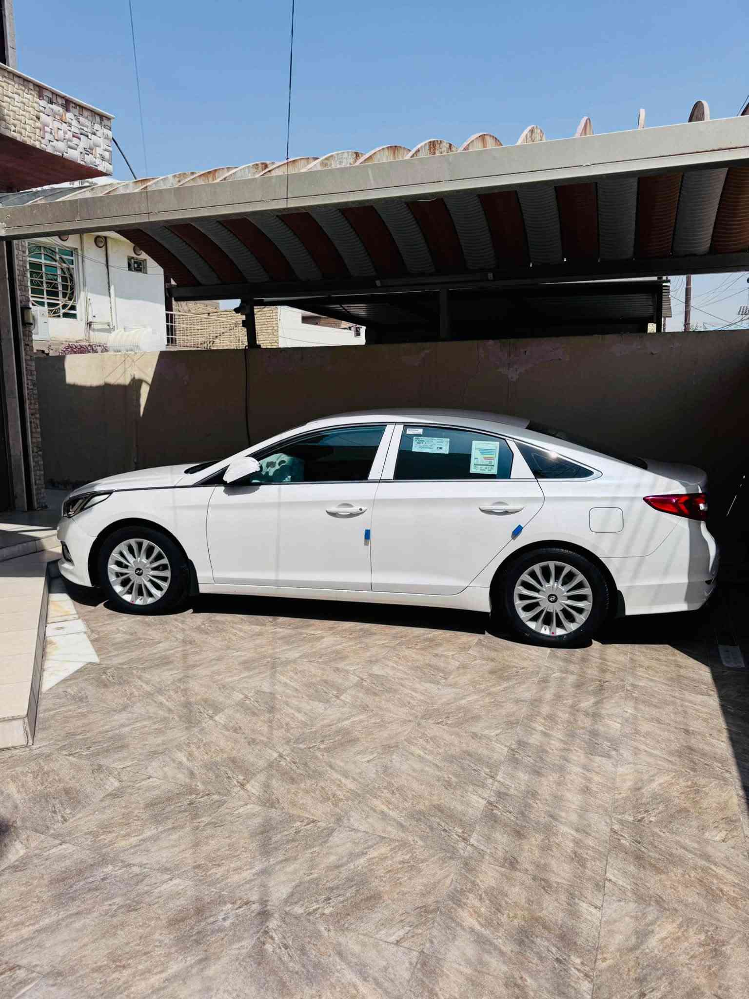 سلام عليكم 
سوناتا ٢٠١٥ خليجي رقم بغداد 
نص موصفات 
مكينه ٢٤٠٠ دبل كزوز 
كشنات جلد 
قطعتين تبريد 
ماشيه ١٧٧ الف 
٥ويل كب 
سياره جديده واحلى من الصور جاهزه على آخر حبايه 
مكان السياره الديوانيه 
السعر١٤٧ وبيه مجال قليل 
***********
