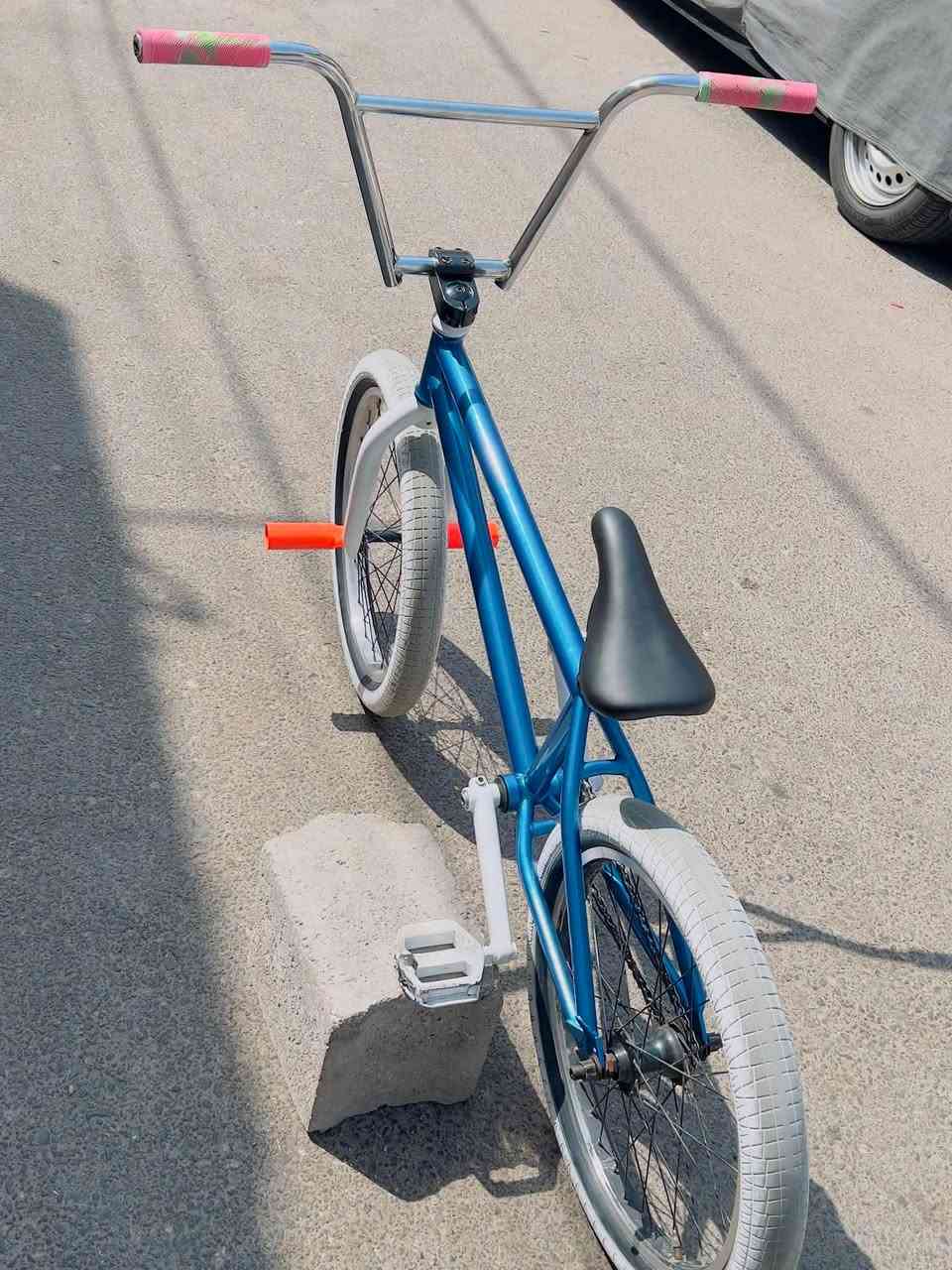 السلام عليكم
بايسكل BMX للبيع نوعيته KINK BMX  بايسكل مال استعراض (حركات)
كلش قوي تايراته لون ابيض بلادي والجسد نظافته فول الاستيرن اربع قطع والمكاين شوفنك. السرج أصلي وكله بوربرنك مابي صجم سعره 275 الف
للاستفسار ***********  الي مايعرفلهن لايكسر بالسلعه
