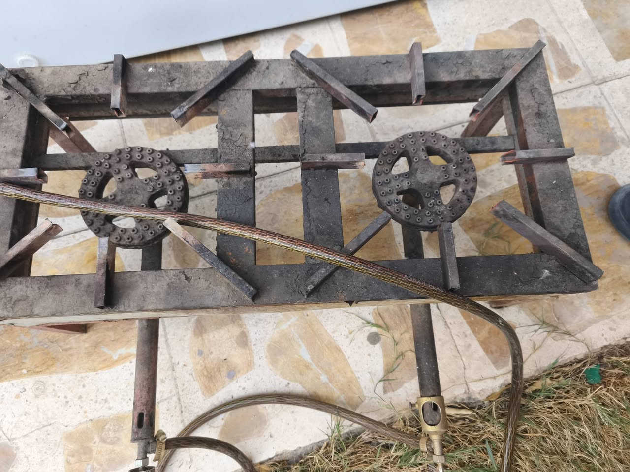 السلام عليكم
غراض مطعم للبيع 

١ مجمدة استخدام شهر ( ٢٧٥ الف )
٢ براد عامودي ( ١٢٥ الف )
٣ قلاية ثنين عين شغل مرتب ( ١٠٠ الف )
٤ كونفيرة ( ٧٥ الف )
٥ كوزان ثنين عين ( ٦٠ الف )
٦ ماطور ماء استخدام شهر ( ٦٠ الف )
٧ بنكة جدارية (٣٥ الف )
٨ كاونتر سنك ( ٣٥ الف )
٩ كريل بركر ( ٣٠ الف )
١٠ مفرغة ( ١٥ الف ) 
١١ نركيل خشب عدد ٧ ( ٥٠ الف ) 
١٢ ميز حديد ( ٣٠ الف ) 

 اتصال ***********
