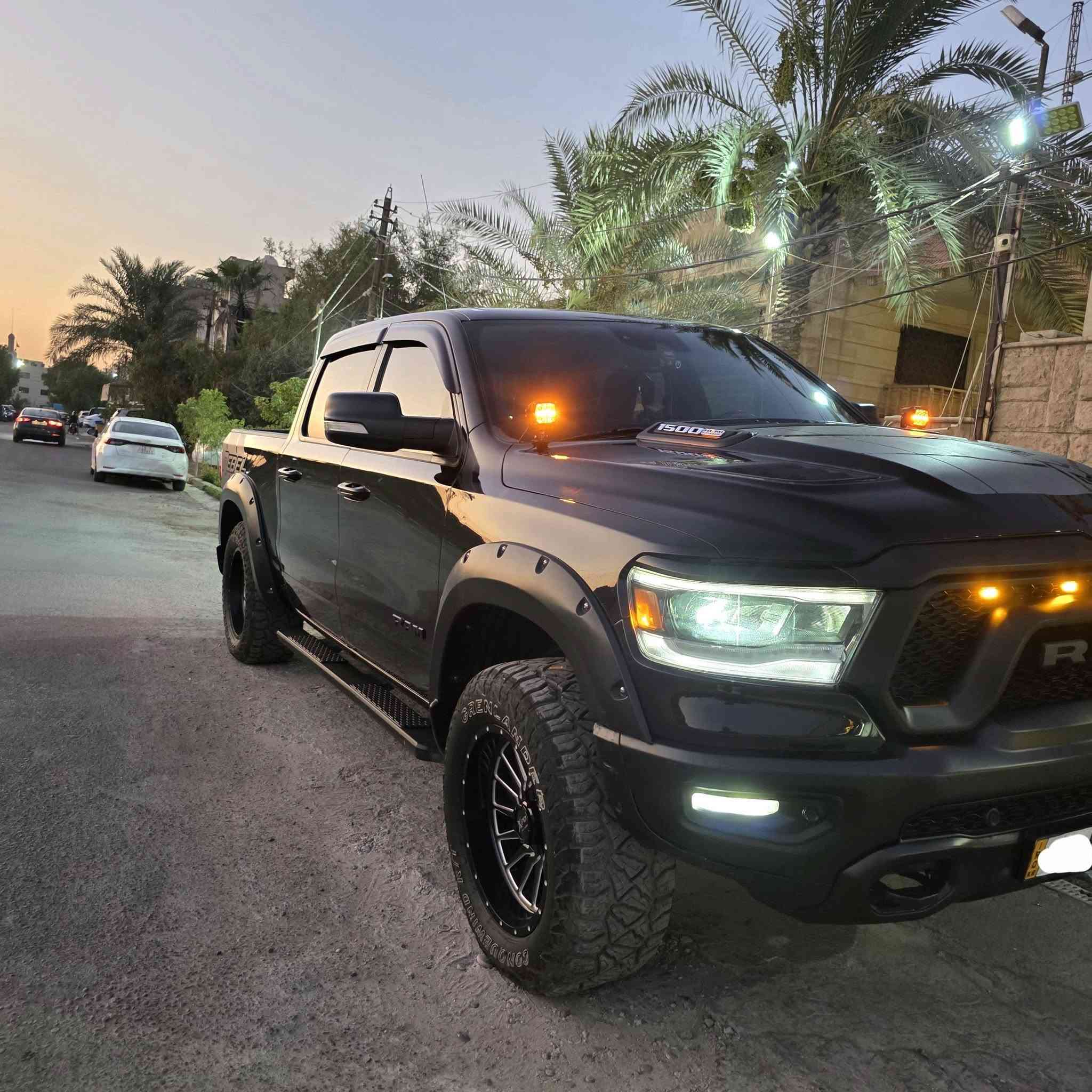الموديل : 2020 
المحرك : V8 5.7L . 
المواصفات :

* شاشة كبيرة 12 أنچ . 
* نظام ملاحة GPS . 
* سقف بانوراما . 
* المصابيح الأمامية زنون .
* كشافات الضباب زنون . 
* المصابيح الأمامية LED .
* المصابيح الخلفية LED . 
* نقطة عمياء . 
* دخول ذكي (بصمة) . 
* تشغيل عن بعد .
* مقاعد الجلد الفاخر خاصة لنسخة REBEL
* مقعد السائق كهربائي. 
* مقعد الراكب كهربائي. 
* تدفئة مقاعد . 
* تدفئة ستيرن . 
* المقاعد كهربائية .
* حساسات امامية .
* حساسات خلفية . 
* كاميرا خلفية . 
* دوسات جانبية . 
* مكيف خلفي .
* المرايا الجانبية قابلة للطي كهربائيا .  
* الشباك الخلفي كهربائي .
* هاند بريك كهربائي . 
* نظام تشغيل واطفاء اوتوماتيك لتقليل صرف الوقود . 

الاستفسار ***********
