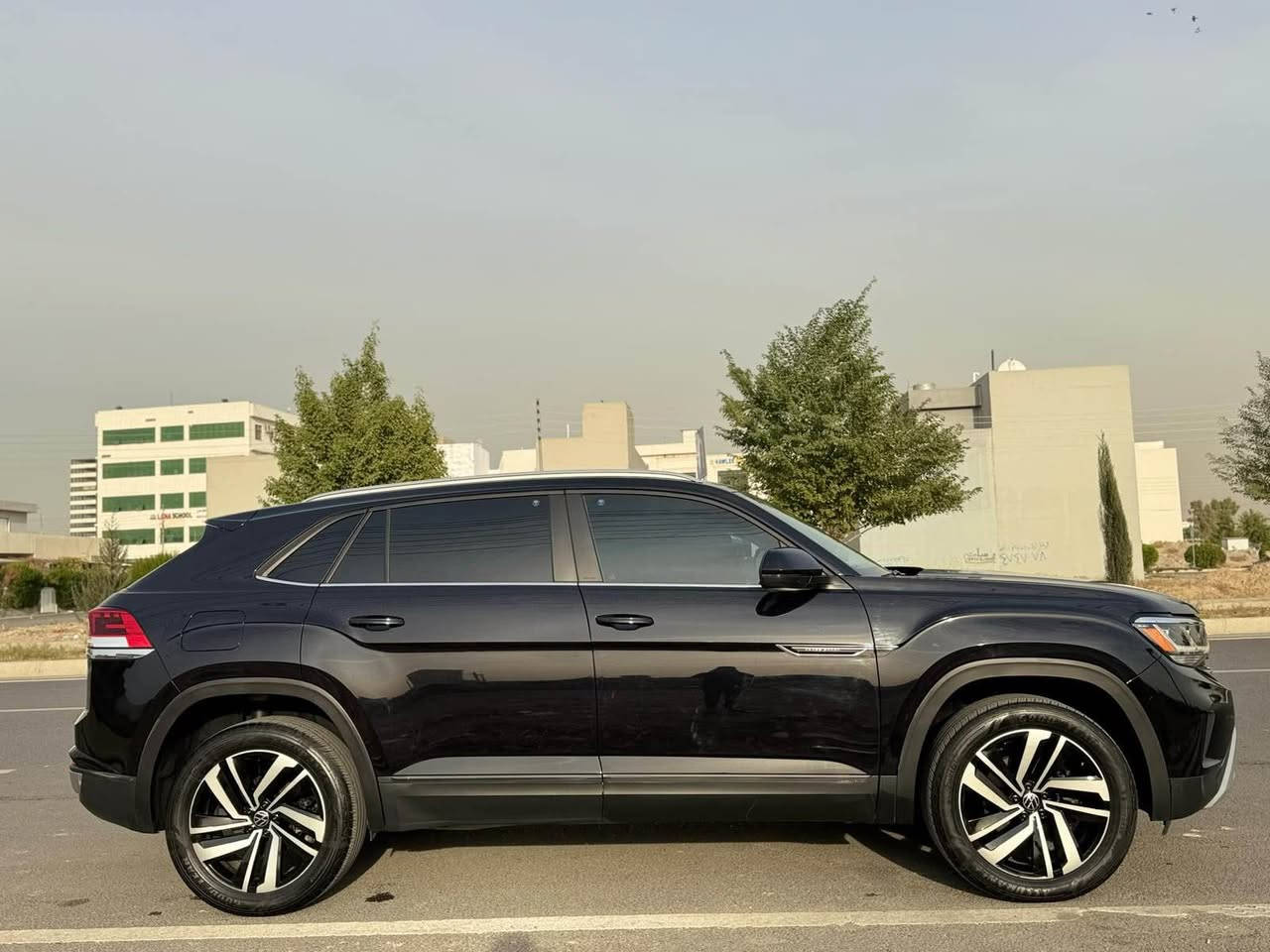 کوردی /عربی 
*********
دروستكراوي :- vw    
مۆدێل :-   Atlas cross sport  
ساڵ :2022     
بزوێنەر : V6 3.6L
بگۆری بزوێنەر : Automatic 
سوتەمەنی : بنزین
نرخ :238$
‎ دۆخ : بي بوياغ بي ژوري بي ايرباك 
ماوەی ڕۆشتوو: .57km
تابلو ئوتومبێل : هەولێر  
***********
النوع :-vw   
المودیل :-     Atlas cross sport  
السنة : 2022  
المحرك : V6 3.6L
ناقل الحركة: Automatic
نوع الوقود : بنزین 
الحالة: بدون صبغ بدون دواخل بدون ايرباك 
السعر: 238$
عدد اميال : 57km     
رقم السیارە: هەولێر 
**********
***********
0️⃣7️⃣5️⃣0️⃣4️⃣3️⃣2️⃣8️⃣9️⃣6️⃣6️⃣
عنوان : اربيل ترافك لايت مخمور قريب من معمل بيبسي
#vw #vw❤️ #volkswagen #atlas #erbil أربيل, العراق
