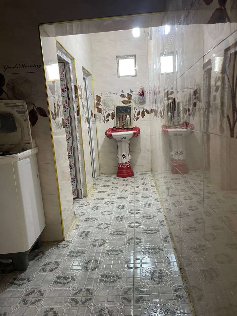 بسم الله الرحمن الرحيم 
بيت لبيع مساحه 1500
عقار 25 لموقع قرب جامعه بابل منطقه حي سجاد ربع سعود 
لتوصل ***********
