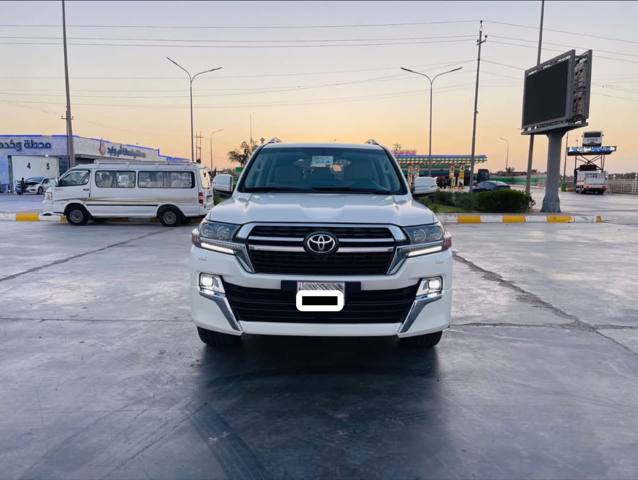 لاندكروز موديل 21 شركات رقم بغداد باسمي ماشيه 66 مكفوله عدا بارد بصيط السعر 455 وبيها مجال بصيط حك الجيه مكاني بغداد ***********

