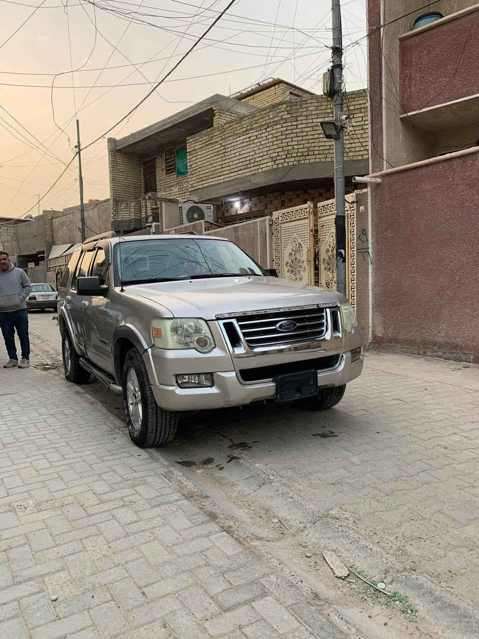 سلام عليكم للبيع فورد اكس بلاور مزاد  وزارة داخليه 
سيارة حلوه ونضيفه كله ع وضع لبلاد سعر 60وبيه مجال 
***********
