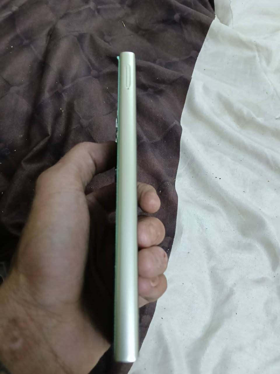 سلام عليكم عندي جهاز يخبل وسريع وضاكرته 100و28 جاز ستيفين زلغ ما بي بد جديد  كلش صوته عالي كامرته تخبل وكشخه جهاز بغداد مدينه ضد بل طفلا يم شماعيه رقمي***********متواجد واساب سعر جهاز 100و75بي مجال شي قليل
