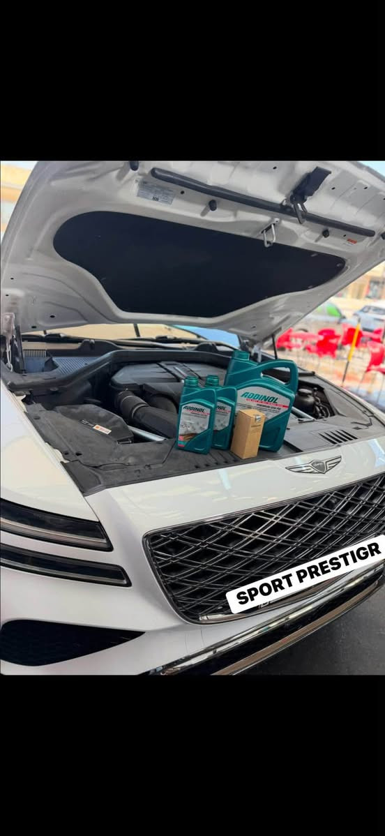 ‏GV80 2023 PRESTIGE V6
📌 محرك السيارة :  3500 TWIN TURBO V6 
📌كير السيارة ZF الماني ٨ سرعات

📌عداد السيارة: مستوردة بعداد ٢٣ الف ميل وحالياً 34 ونص قابل للزيادة يعني بلعراق فقط ماشيه 12 الف ميل.
📌ابرز المواصفات:
السيارة فول مواصفات سبورت برستيج،داخل جملي مميز،عداد 3D بلكامل جميع مقاعد السيارة كهرباء،المقاعد الأمامية تدفئة وتبريد وكهرباء مع خاصية المساج للسائق،سقف السيارة مصنوع من ال كنتارا،مقاعد السيارة من جلد النابا على شكل بقلاوة،جميع ابواب السيارة كهرباء(شفط)ويل بقياس ٢٢ انج مع تاير مشلن بلادي،بردات خلفية كهربائية،الجام مدبل،نظام صوتي من ١٧ سماعة،٦ حساسات اماميه،٦ حساسات خلفية،اوتو بارك،تقديم وترجيع السيارة عن طريق الريمونت،تشغيل عن بعد،فرملة طوارئ،وسياقة شبة ذاتية،تحذيرات جانبيه،خروج عن المسار،رادارات اماميه وجانبية وخلفية،المرآة الجانبية معتمة مع خاصية الطي وتحتوي على خاصية التسخين،المقود  كهرباء مع تدفئة  للمقود،شاشه وسطيه حجم ١٤.٥ انج ،خزن ميموري للسائق وباقي مواصفات السيارة ما تخلص 
📌تحتوي السيارة على مفتاح(بصمة) عدد 2 
📌حادث السيارة:جاملغ امامي ايمن  مبدل نفس اللون وحافة البنيد صبغ  شرط البنيد ما مفتوح
📌حالة السيارة: بوضع الوكالة السيارة عليها سيرفس كامل مكمل  ما تصرف عليها ربع دينار حتى زيت المكينة مبدل ادنول الماني وكذلك جميع فلات السيارة محرك وتبريد ودهن مبدلات السيارة على اخر حبة
📌ايرباك: ستيرن ورجل فقط علماً تم استبدال الأيرباك  بواحد ثاني اصلي وكالة راجعة سستم   كبسولة جديدة مو تلزيك 
📌الرقم: بغداد حرة مرقم كامل وبأسمي مع هزة جديدة تحويل ثاني يوم 
📌رقم الشاصي: KMUHCESC0PU124008

تفاصيل اكثر :*********** المحامي مصطفى الهاشمي

نص مكتوب في الصور:
- SPORT PRESTIGR
- Saif. f90c
- Saif.f90c
- 3.5T