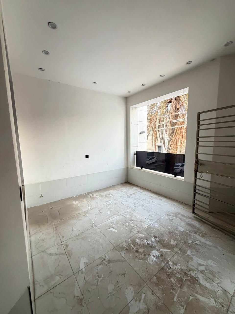 🏠 شقة للإيجار – الداؤودي

📐 المساحة: 264 م²
🛏️ 3 غرف نوم
🚪 مدخلان
🏢 الطابق الأول

📞 للاستفسار: ***********
مشتاق العقاري | بيع • شراء • إيجار
