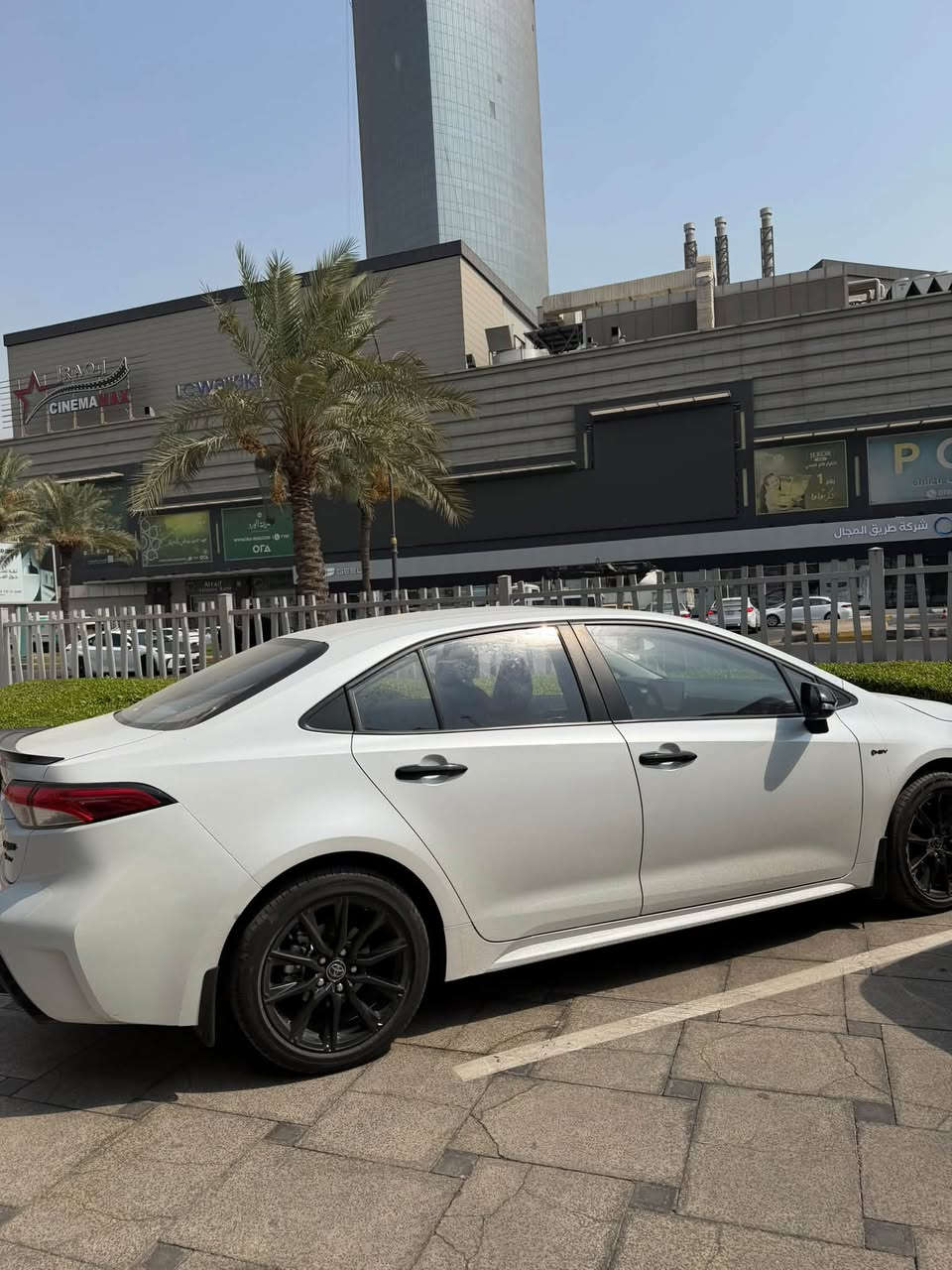 سلام عليكم كورلا خليجي ٢٠٢٥ بلاك ادشن s مكفولة من صبغ وبارد فقط طخة باب خلف السايق كد شبر  السيارة جديدة جدا ماشية ٢٩ الف كيلو السعر ١٦٢ التواصل ***********
