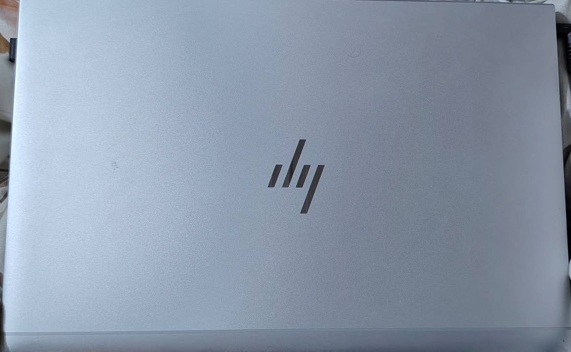 سلام عليكم 
لابتوب hp للبيع استخدام جدا قليل جهاز نظيف السعر ٣٩٠ 
للتواصل ***********

نص مكتوب في الصور:
- الإعدادات النظام حول qasar alkaldy qasar7378@outlook.sa الصفحة الرئيسية النظام والأجهزة Bluetooth الشبكة والإنترنت إضافة طابع شخصي التطبيقات الحسابات اللغة والوقت الألعاب إمكانية الوصول الخصوصية والأمان Windows Update 29°C عائم جزئيا بحث العثور على إعداد المعالج AMD Ryzen 5 PRO 5650U with Radeon Graphics (2.30 GHz) ذاكرة RAM المثبتة ٨,٠٠ غيغابايت (٧,٣١ غيغابايت مستخدم) معرف الجهاز 96DA7220-2315-46BC-B1F2-936D4E958F2D معرف المنتج 00331-10000-00001-AA438 نوع النظام نظام تشغيل بإصدار ٦٤ بت ومعالج يستند إلى x64 القلم واللمس لا يتوفر إدخال باللمس أو بالقلم لجهاز العرض هذا ارتباطات ذات صلة المجال أو قاعدة المعارف حماية النظام إعدادات النظام المتقدمة مواصفات Windows الإصدار Windows 11 Pro الإصدار 25H2 تم التثبيت في ٢٠٢٦/٠٤/١٧ إصدار نظام التشغيل ٢٦٣٠0,٨٦٥٥ حزمة الميزات حزمة تجربة مزايا Windows 1000.26100.315.0 اتفاقية خدمات Microsoft شروط ترخيص برامج Microsoft CE نسخ تنشيط Windows انقتل إلى الإعدادات لتنشيط Windows
- qasar alkaldy qasar7378@outlook.sa الإعدادات الصفحة الرئيسية النظام والأجهزة Bluetooth الشبكة والإنترنت إفشاء طابع شخصي التطبيقات الحسابات اللغة والوقت الألعاب إمكانية الوصول الخصوصية والأمان Windows Update النظام > حول العثور على إعداد المعالج AMD Ryzen 5 PRO 5650U with Radeon Graphics 2.30 GHz ذاكرة RAM المثبتة ٨,٠٠ غيغابايت السرعة: ٢٤٠٠ MT/s بطاقة الرسومات 496 MB AMD Radeon(TM) Graphics مساحة التزين 238 GB GB ٢٣٨ من GB ٤٨ تم استخدام الطراز HP EliteBook 845 G8 Notebook PC إعادة تسمية هذا الكمبيوتر نسخ مواصفات الجهاز اسم الجهاز القيصر الابهر المعالج AMD Ryzen 5 PRO 5650U with Radeon Graphics (2.30 GHz) ذاكرة RAM المثبتة ٨,٠٠ غيغابايت (٧,٣١ غيغابايت مستخدم) معرف الجهاز 96DA7220-2315-46BC-B1F2-936D4E958F2D معرف المنتج 00331-10000-00001-AA438 نوع النظام نظام تشغيل بإصدار ٦٤ بت ومعالج يستند إلى x64 القلم واللمس لا يتوفر إدخال باللمس، أو بالقلم لجهاز العرض هذا تنشيط Windows انتقل إلى الإعدادات لتنشيط Windows