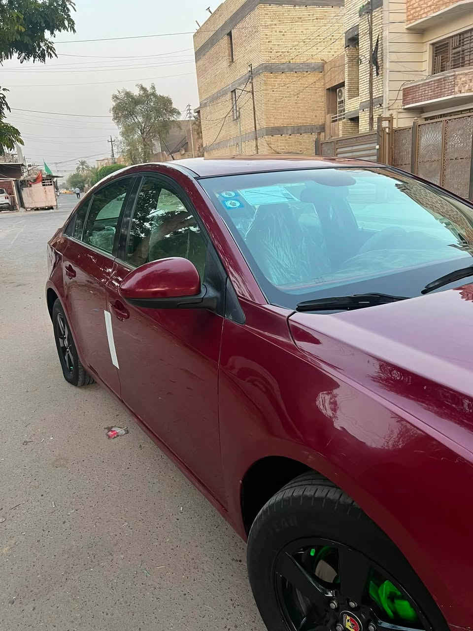 سلام عليكم شوفر كروز موديل 2012 مكينه 1400 تيربو كير AT السياره ب اسمي تحويل ثاني يوم سنويه 2031 هزه  بيها وارقام انكليزي (بغداد) بيها صبغ حزام ضربتها باامريكا صفحه السايق باب السايق وجاملغ امامي والدوسه ،لغود شواصي كفاله تبريد شغال وكل كهربائياته شغاله مابيها اي نقص السياره كلها شغاله والسياره كلها مرتبه مثل ما واضح بل صور سعرها 67 ورقه وبيها مجال بسيط
مكاني المشتل او العرصات ممتواجد على خاص شراي اتصل
***********
