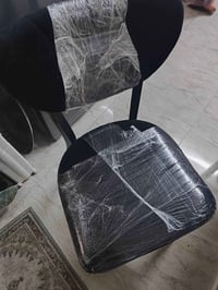 ميز طعام • ٦ كراسي • نظيف