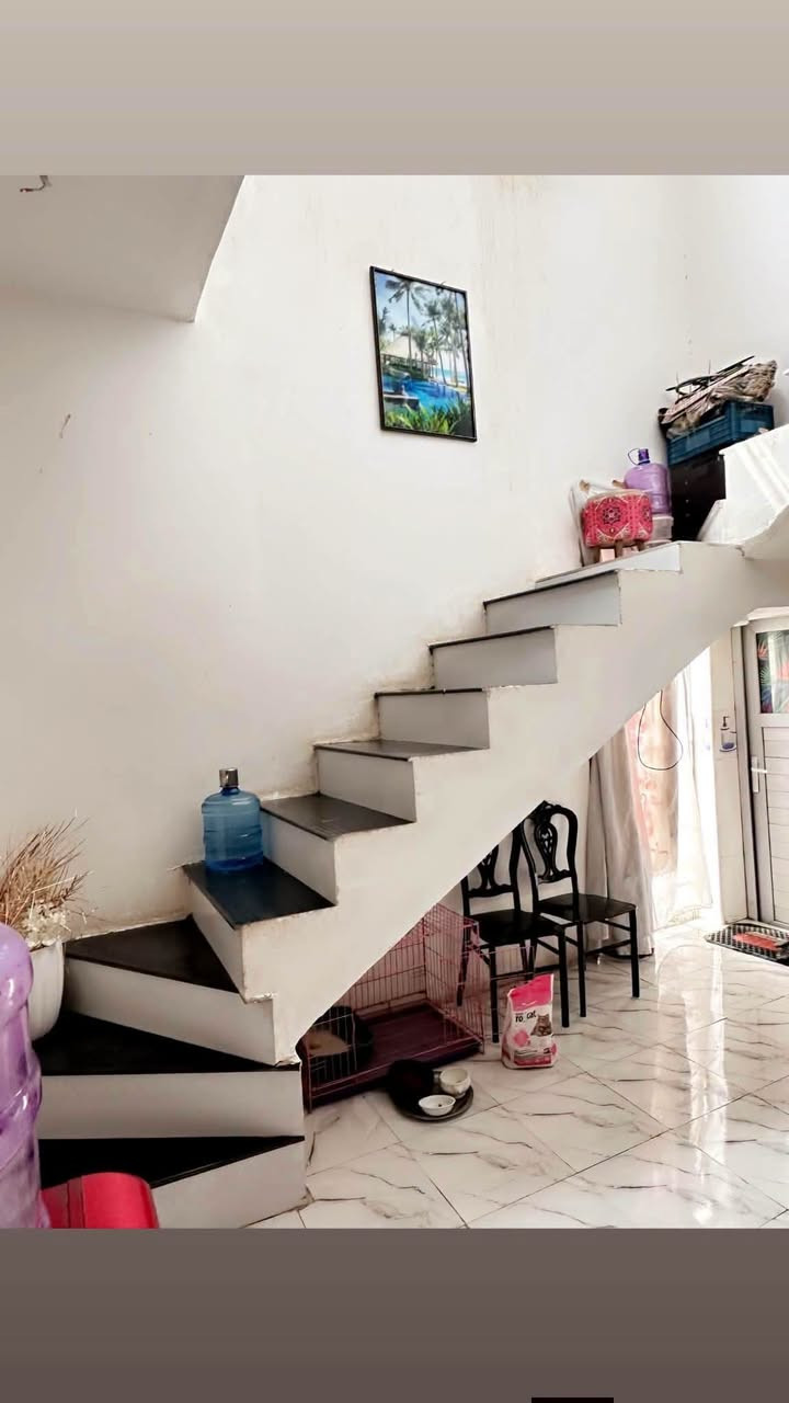السلام عليكم بيت للبيع موقع ممتاز جدا ومخدوم بالكامل شارع 80كربلاء خلف مول نون ومحطه اضواء بابل (باب الخروج)..بناء2024طابق واحد بمساحه140متر7/20...بسعر مناسب وأقل من اسعار المنطقه كون بيع مستعجل وسريع💵🔥💲..
#المساحه140متر طابو زراعي سند 25حق التحويل مباشره (دعوه تمليك مباشره من صاحب العقار للمشتري بعد الاتفاق والمكاتبه)..
#الموقع/شارع80 كربلاء القبه الذهبيه خلف مول نون ومحطه اضواء بابل (باب الخروج).. يبعد عن شارع 80قرابه 350متر...
#الخدمات/جميع الخدمات متوفره ماء اساله وكهرباء وعن قريب التبليط  ومدارس ومول ومحطه وقود ومستشفى... منطقه ممتازه جدا👉✍️..
يحتوي البيت على (استقبال وصاله ومطبخ وصحيات داخليه وخارجيه وطارمه كبيره)....🧿🙏
#البيت معروض بسعر جيدا جدا وتحت اسعار المنطقه💲🔥💵..
للاستفسار الاتصال بنا على الرقم التالي مباشره ⬇️ 
#الرقم***********...... الإتصال مباشره لمعرفه السعر او خاص ...
