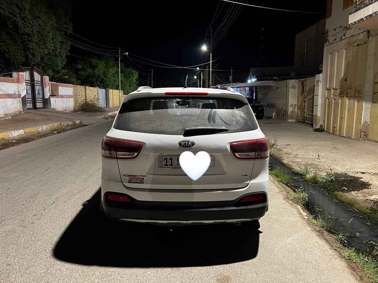سورنتو موديل 2016 خليجي  لون ابيض 
بنوراما 
٦ سلندر ٧ راكب 
باسمي 
داخل جلد اسود وبيجي 
مرايات شفط 
شاشه كبيره 
اشاره بالمرايات 
تبريد ٣ قطع 
حساسات أمامي خلفي 
العنوان / ذي قار - قلعة سكر 
التواصل والاستفسار على الرقم 

***********
