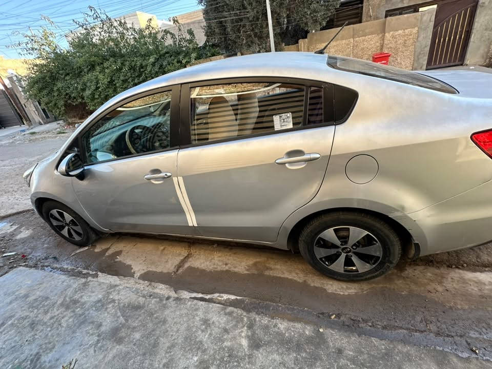 كيا ريو 2015
وارد امريكي
كير اوتو وعادي
شاشة+كامرا
تبريد
محرك 1600 دوش
رقم دولي تحويلها بالغزالية رقم قادسية

مكانها بغداد
السعر 70

*********** واتساب
