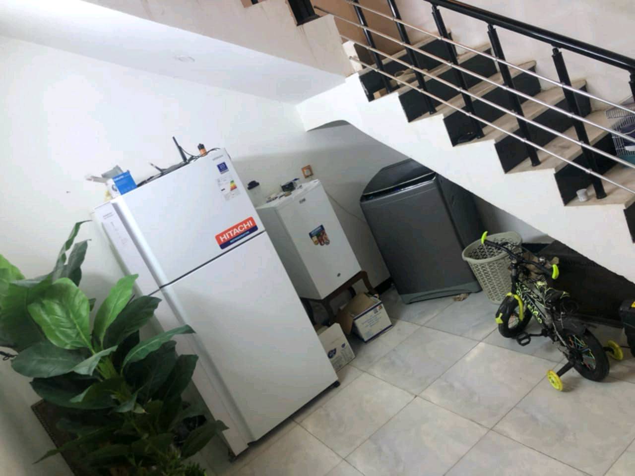 بيت طابو صرف ١٠٠م واجهة ٥م نزال  ٢٠ م طابقين بناء كامل الطابق الأرضي يحتوي على تواليت خارجي واستقبال و صالة ومطبخ وحمام وتواليت مشترك وغرفة  و الطابق الأول غرفتين وحمام وتواليت كبار وبيتونة وسطح امام البيت تشجير حديقة مسيجة ومكان يصلح كراج سيارة السعر ١٧٥ مليون وبي مجال مطلوب قرض إسكان ٥٠ مليون  القرض شامل السعر
المكان الزعفرانية حي موظفي الأمانة
رقم الهاتف ***********