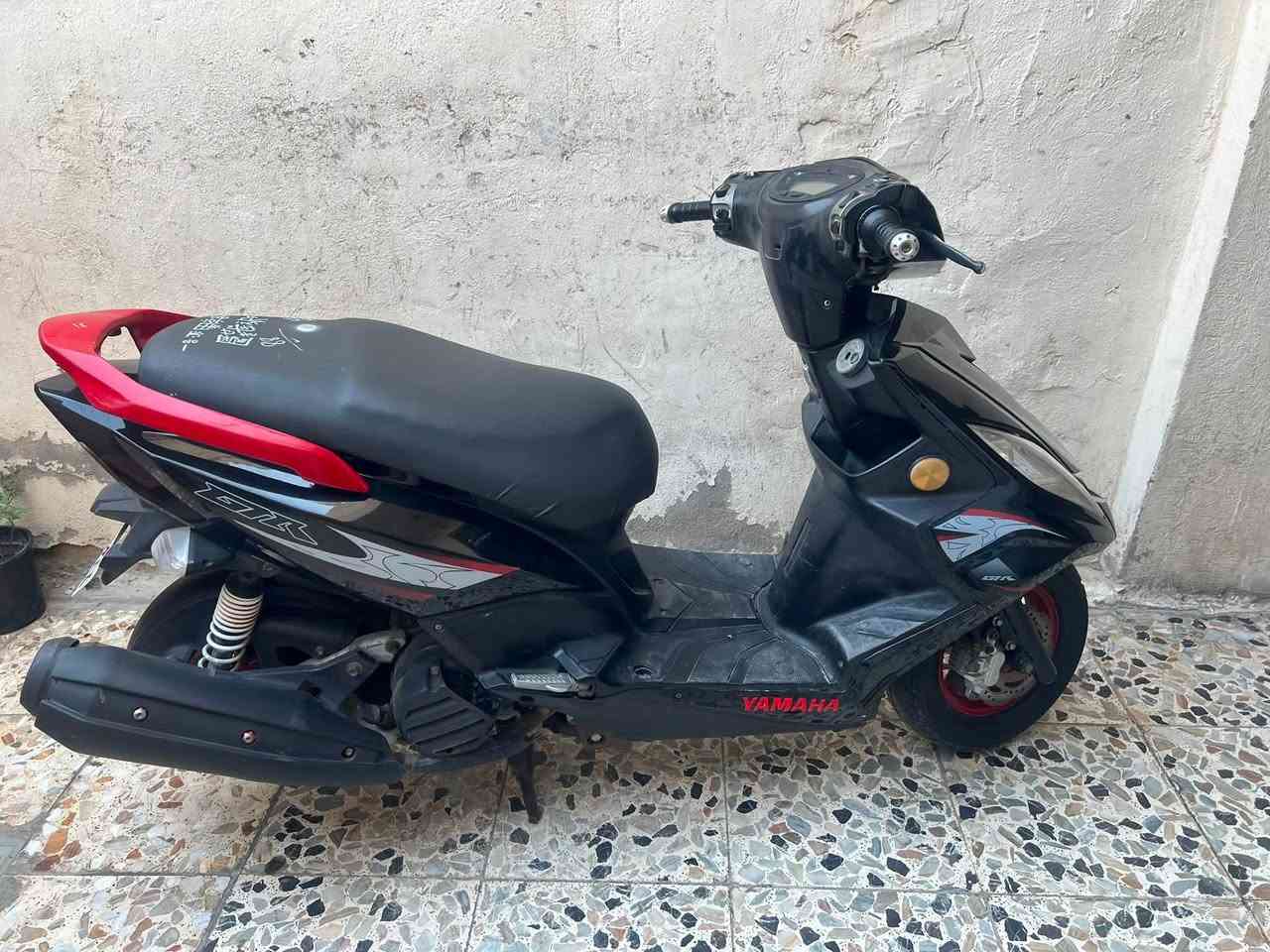 دراجة جيتي آر نظيف ومكفول للبيع
صارلها شهر نازله من الرمبة 
للتواصل ***********
