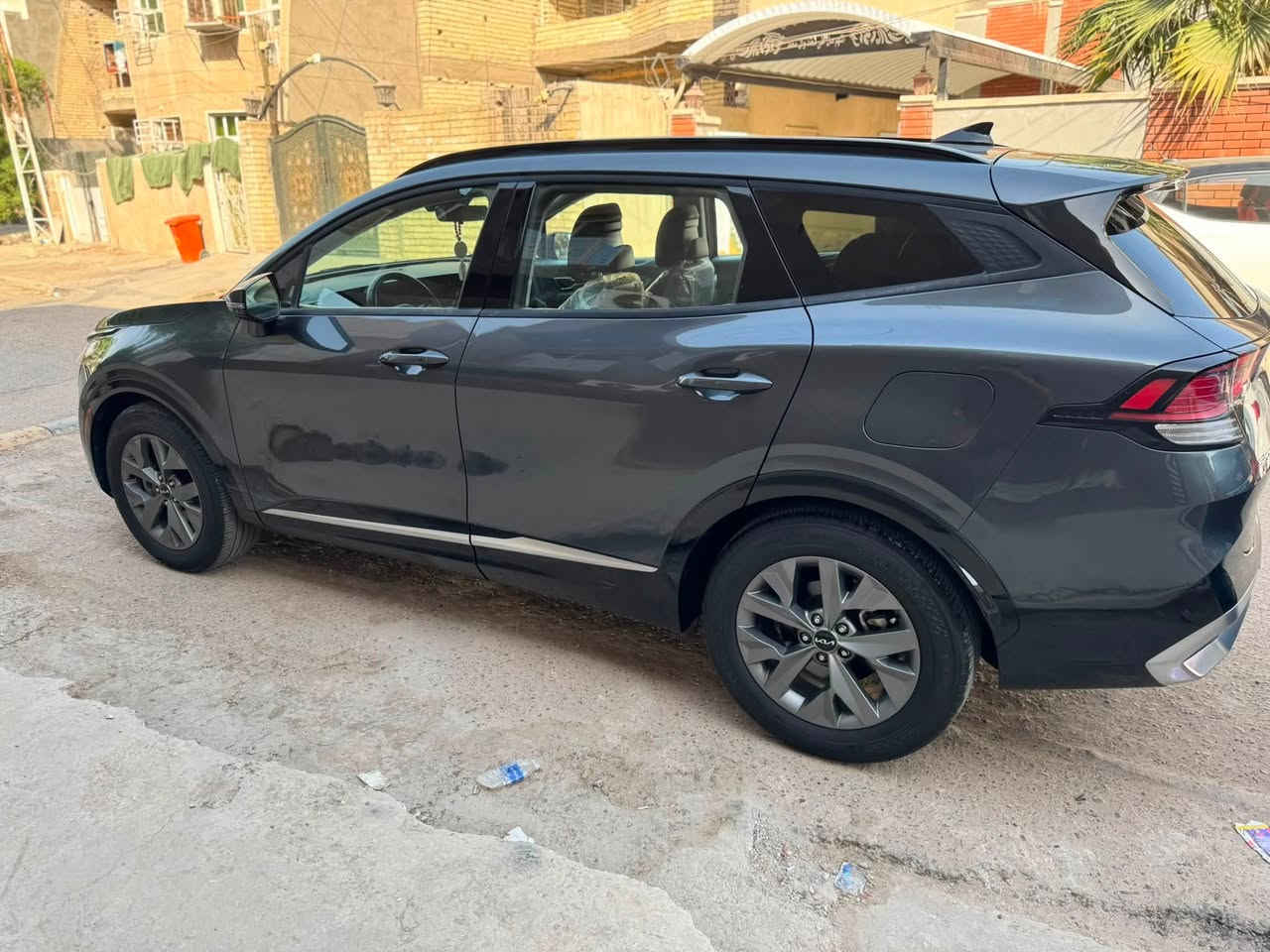 سبورتج امريكي 2023
VIN: 5XYK43AF0PG106485
فئة الجسم: سيارة رياضية متعددة الاستخدامات
الماركة: Kia
الموديل: Sportage
مواصفات : SX  فول مواصفات بنوراما كشنات جلد تحكم كهرباء بصمة تشغيل عن بعد صندوق كهرباء وباقي المواصفات المعروفة 

سنة الإنتاج: 2023
لون: رمادي
المحرك: 2.5L i-4 di, dohc, vvt, 187hp
نوع الوقود: بنزين
نوع التحويل: أوتوماتيكي, 8
نوع اسياقة: دفع أمامي

رقم : بغداد
مكفولة كفالة عامة من الشخط والتكحيل والصبغ 
الضرر مياه امطار فقط سلف التشغيل محترك ومبدل اصلي 
يوجد فحص مركز بدي كار
ماشية 28000
مكاني بغداد الدورة 
رقم الهاتف : ***********

السعر : 20500 $
