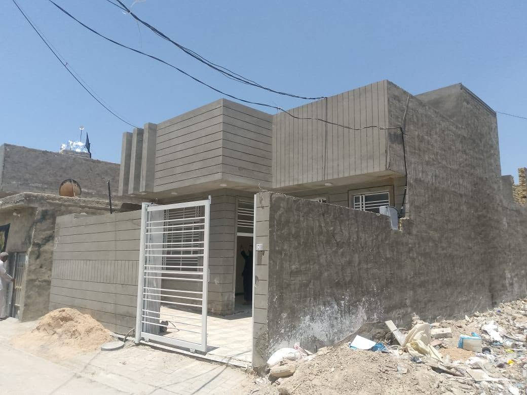 بيت للبيع المساحه 170متر.. طابو زراعي سند 25.. البيت غير مسكون.. بناء حديث 2026... يحتوي على غرفتين نوم وصاله ومطبخ وستقبال.. وصحيات داخليه وخارجيه.. وكراج.. بناء درجه اولئ.. كافه الخدمات ماء كهرباء مجاري.... شارع تبليط.. عرض الشارع 8.م...(ملاحظه اجيب غراضك وتسكن... /////).. السعر 95 مليون.. وبي مجال للتواصل.///(***********)   أو مراجعة المكتب مكتب المهندس للعقار طويريج حي الجمعيه..
