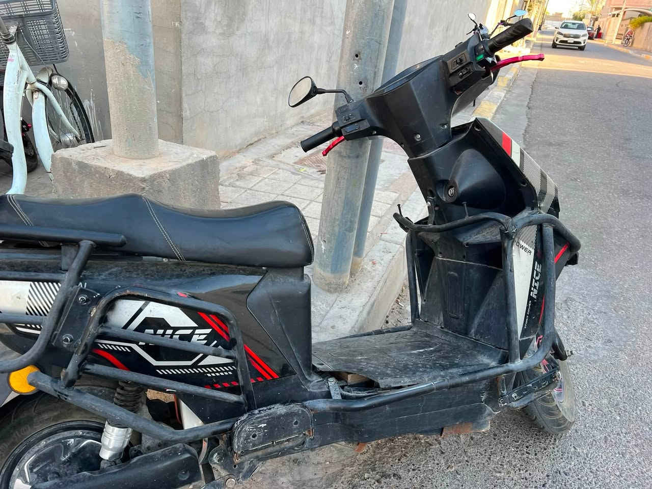 السلام عليكم دراجه شحن للبيع موديل 2022بطاريات  فول الدراجه رايده 450وبيه مجال الاستفسار ع ***********مكاني الرمادي
