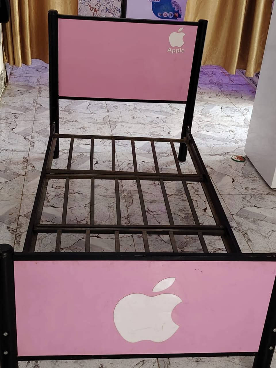 جرابي بناتيه نظيفات كلش حجمهن أكبر من الصوره الوحده ب٤٠رقمي ***********
