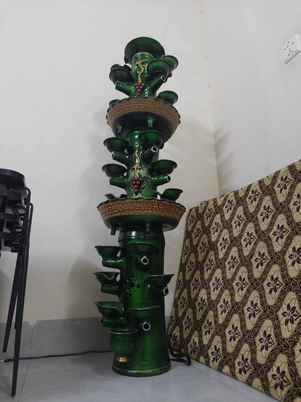 💦 نافورة ماء فخارية - 3 طوابق 💦
نفس النافورة الي بالصورة - ارتفاع 2 متر
لون اخضر غامق فخاري ثخين واصلي

المواصفات:
✅ 3 طوابق - 22 حوض صغير ينزل منها الماء
✅ تشتغل بنافورة صغيرة (ماطور ماء)
✅ صوت الماء يريح الاعصاب ويبرد المكان
✅ تصلح للمحلات - الصالونات - الحدائق - مدخل البيت
✅ قطعة فنية نادرة - تلفت النظر

السعر: 70
:***********
***********
المكان: كركوك - دروازه

للحجز والاستفسار راسلني على الخاص
