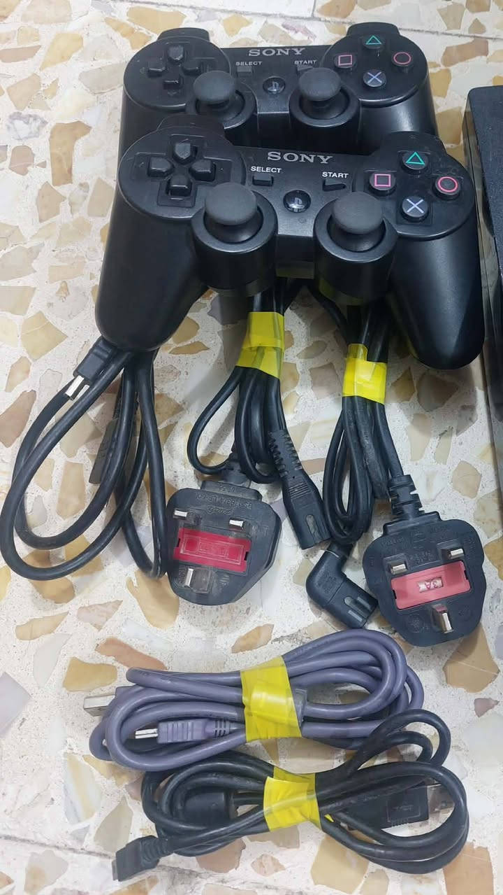 بلي 3 للبيع  جهاز نضيف وعل فحص هارد 320 ويا اربع جوستكات وزوج كيبل شحن وزوج واير كهرباء بي 3 العاب بيس الجديده ولعاب 2 وياهه مكاني بغداد الدورة *********** بي واتس اب سعر 120الف وبي مجال بسيط
