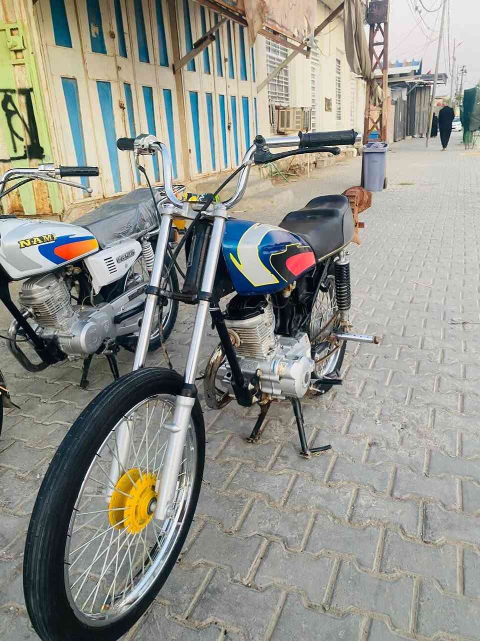 السلام عليكم دراجه للبيع شاصي نامه 26اوراق سكنر والتعميره 24مكينه طياره نامه برو نصبه ومعدل فول الدراجه ب550وبيه مجال قليل  مكاني ديوانيه مركز ال شراي يتصل ***********
