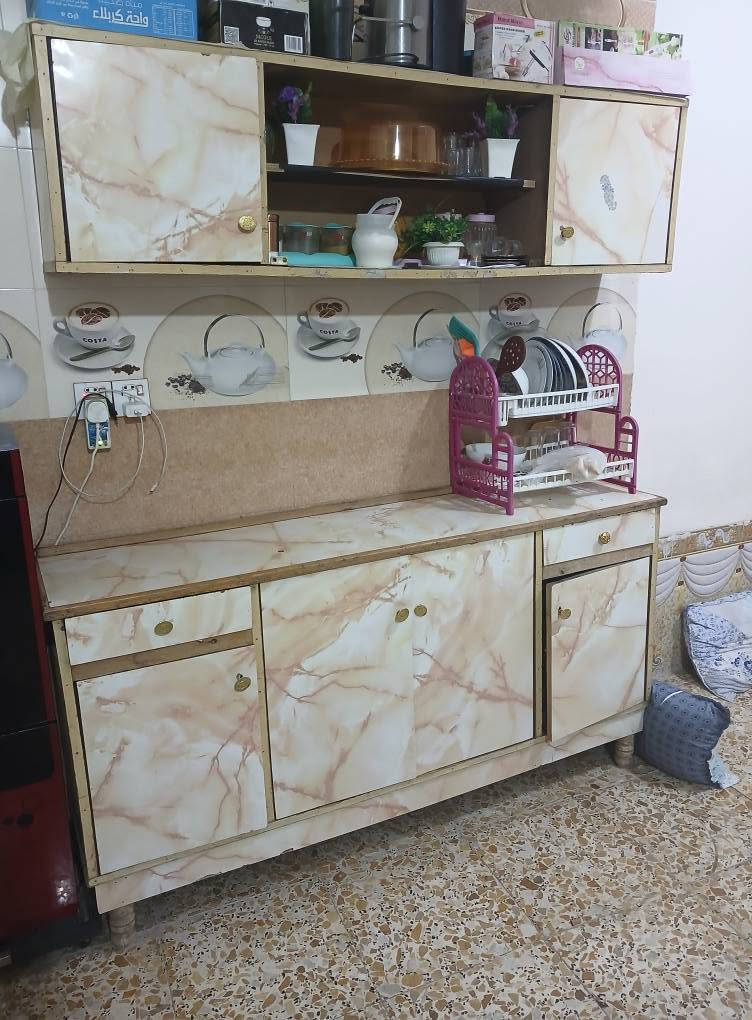 كاونتر خشب و سنگي بحاله جيده السعر 100 ألف العنوان كربلاء، الحر حي العسكري،،للإستفسار *********** كربلاء, العراق
