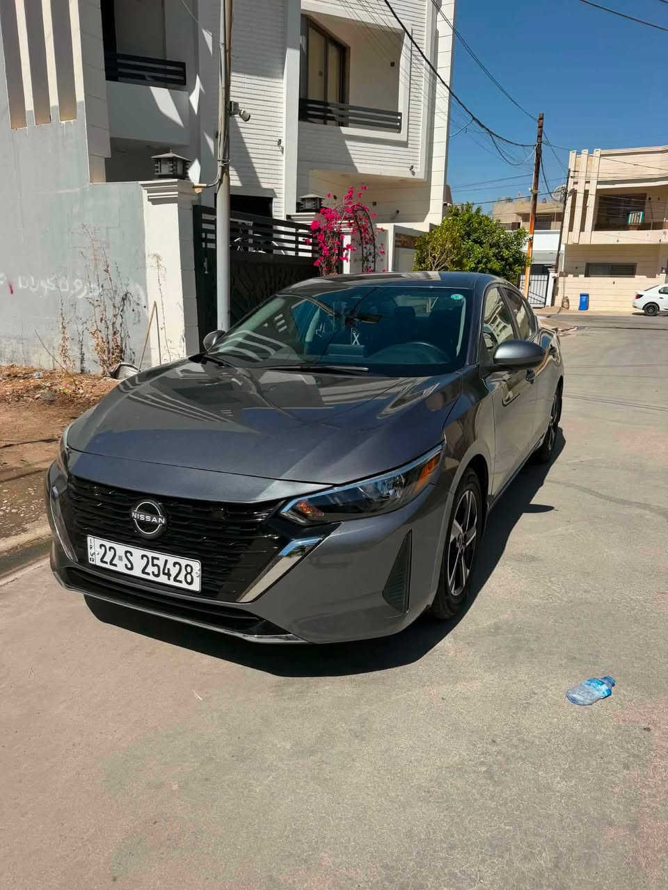 � للبيع نيسان سنترا موديل 2025 SV

🔹 مواصفات SV:

* محرك 2.0 لتر، 4 سلندر
* جير Xtronic CVT
* دفع أمامي
* جنوط ألمنيوم 16 إنج
* شاشة لمس 8 إنج
* Apple CarPlay وAndroid Auto
* تحكم من المقود
* تحكم مناخي أوتوماتيك مزدوج
* مفتاح ذكي وتشغيل زر
* مثبت سرعة ذكي
* كاميرا خلفية
* نظام تحذير النقطة العمياء
* تحذير الاصطدام الأمامي
* تحذير مغادرة المسار
* تنبيه حركة المرور الخلفية

🔧 حالة السيارة:
الحادث فقط شبر بونيت صبغ بدون دواخل  
ايرباك استيرن طاك و راجع سستم
💰 السعر: 143 ورقة
والسعر بيه مجال بسيط.

📋 رقم اربيل جديد مرقم 

📞 للاستفسار: ***********

‭***********‬

📍 العنوان: كركوك
