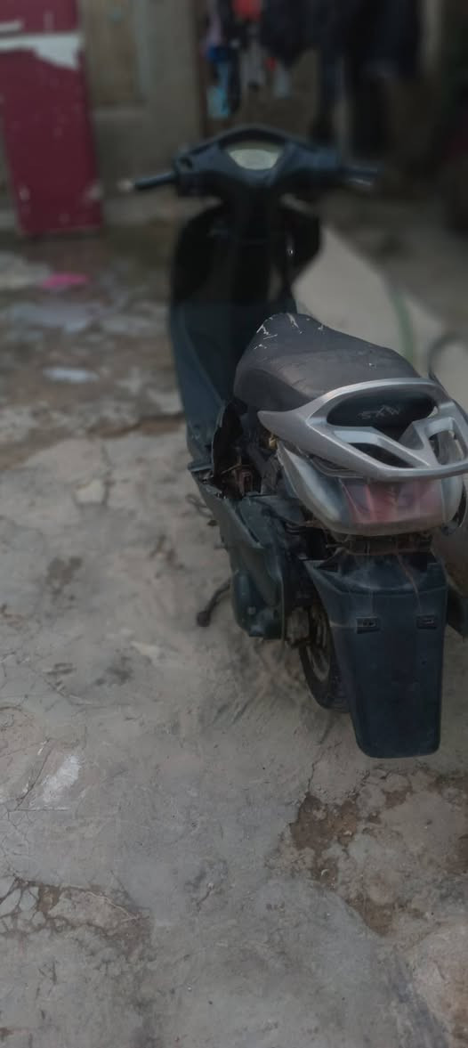 السلام عليكم دراجة صيني شغاله كهربائية شغله وسلف 
وهندر  ومكينه نضيفه ومفتوحه مره واحده البيع السعر 275  وبيه مجال رقم الهاتف ***********
