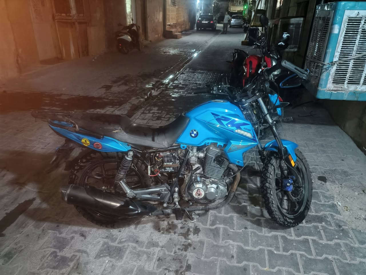 السلام عليكم RK  
ابيعلك بدون تحويل دراجه باسم شركه 
دراجه مابيهه شي وشغاله وجاي اشتغل بيهه وسبب البيع شتريت جديده سعرهه قفل ٨٠٠ بيهه نقوصات كفرات وشخاطه سلف دبلات اماميه تعبانه عوزهن تجفيت كعكه صالنصه او سليكون لئن فتحته وماشديته عدل فه تهرب لباقي مكفول سعر قفل ٨٠٠ 
***********
