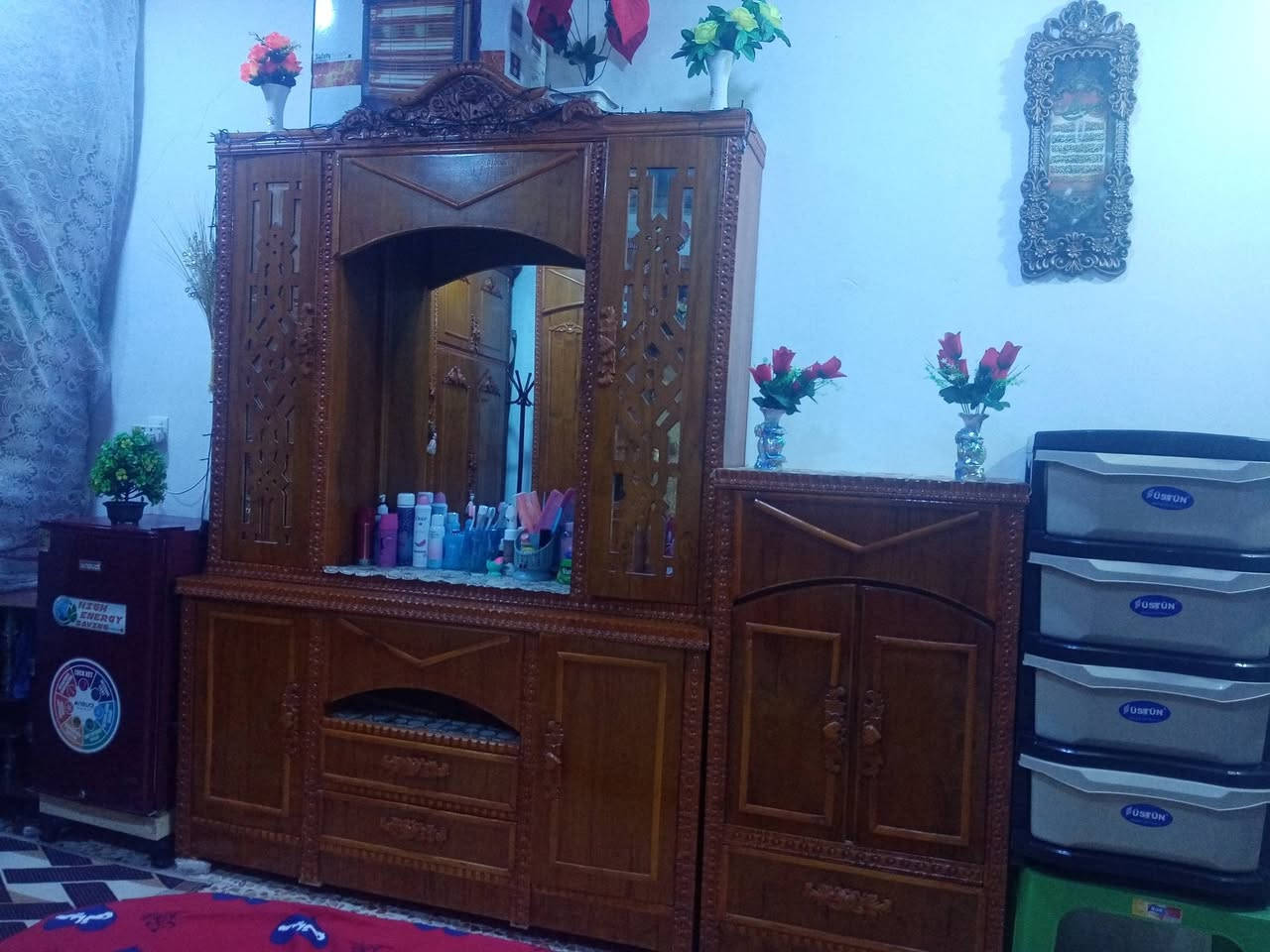 سلام عليكم غرفه خشاب للبيع مستختمه شي قليل شرط نظافه فول سعر مليون و٥٠٠ للسفسار ***********
