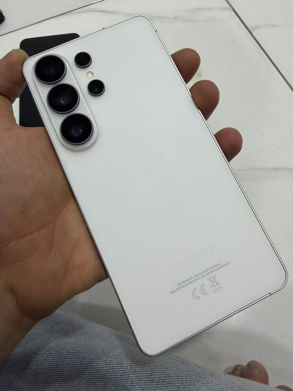 S26 ultra  256 ابيض ضمان برج العرب
١٢٧٥ 
S25 plus 256 اسود امريكي بدون ملحقات
٨٠٠ 
اجهزه جديده ممستخدمه جدا قليل 
مكاني بغداد الحريه توصيل ماعندي 
وفقط بيع بدون مراوس
***********
